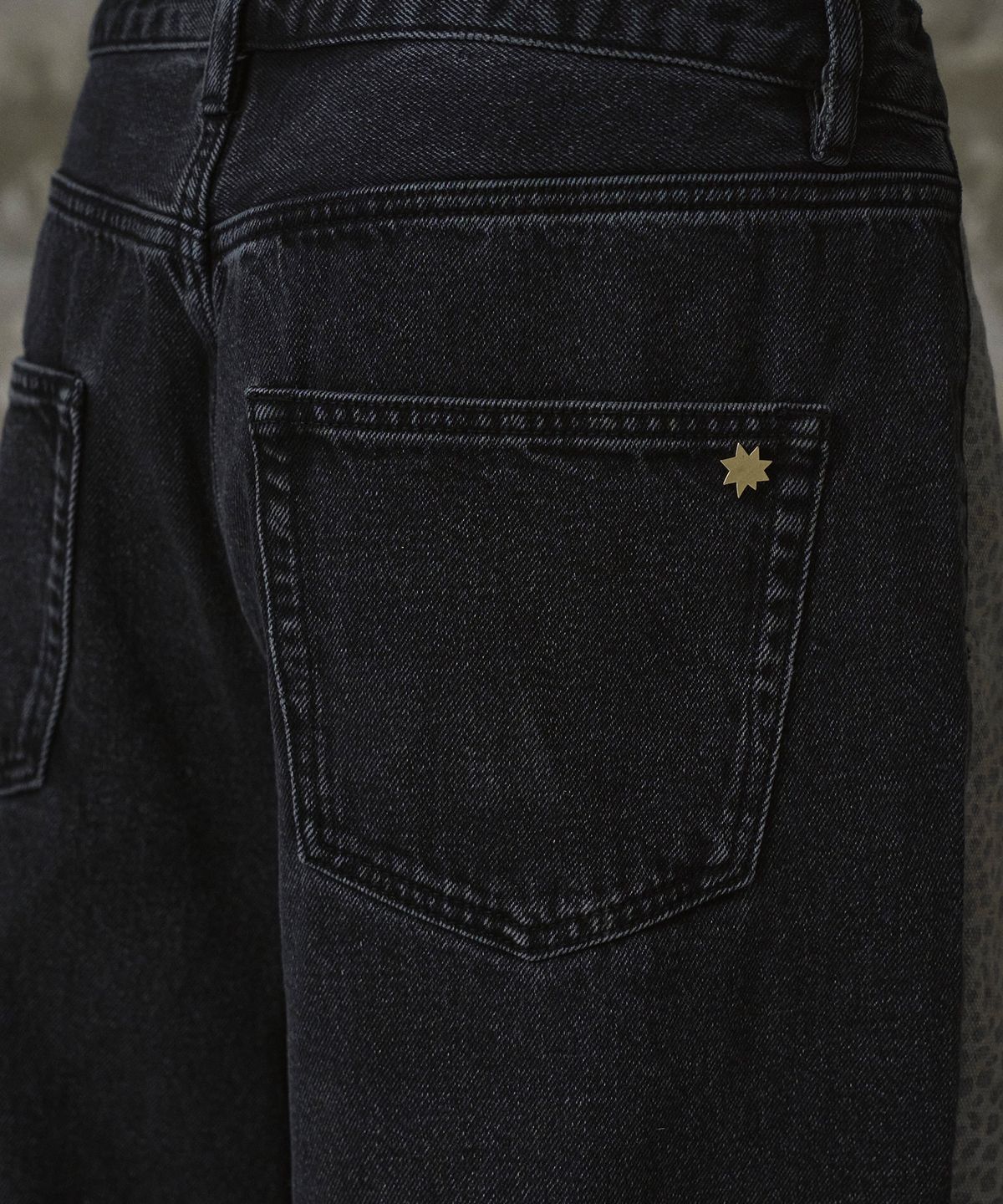 에르에르(ERER) [UN] Leopard denim jeans Black