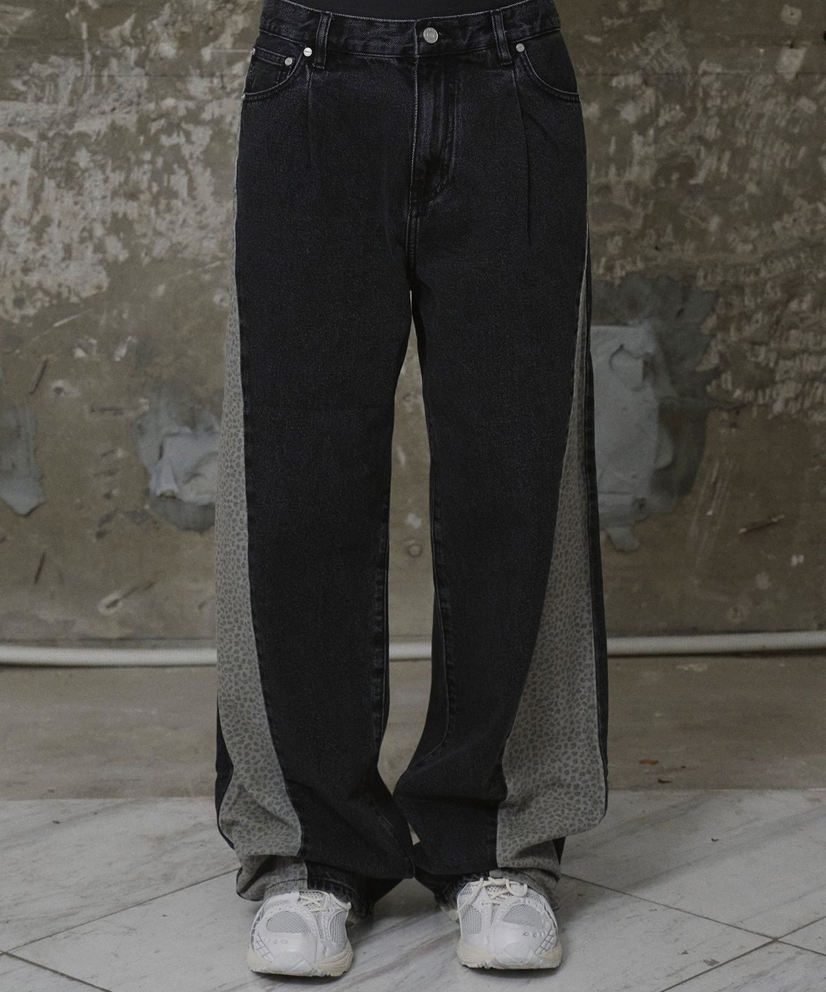 에르에르(ERER) [UN] Leopard denim jeans Black