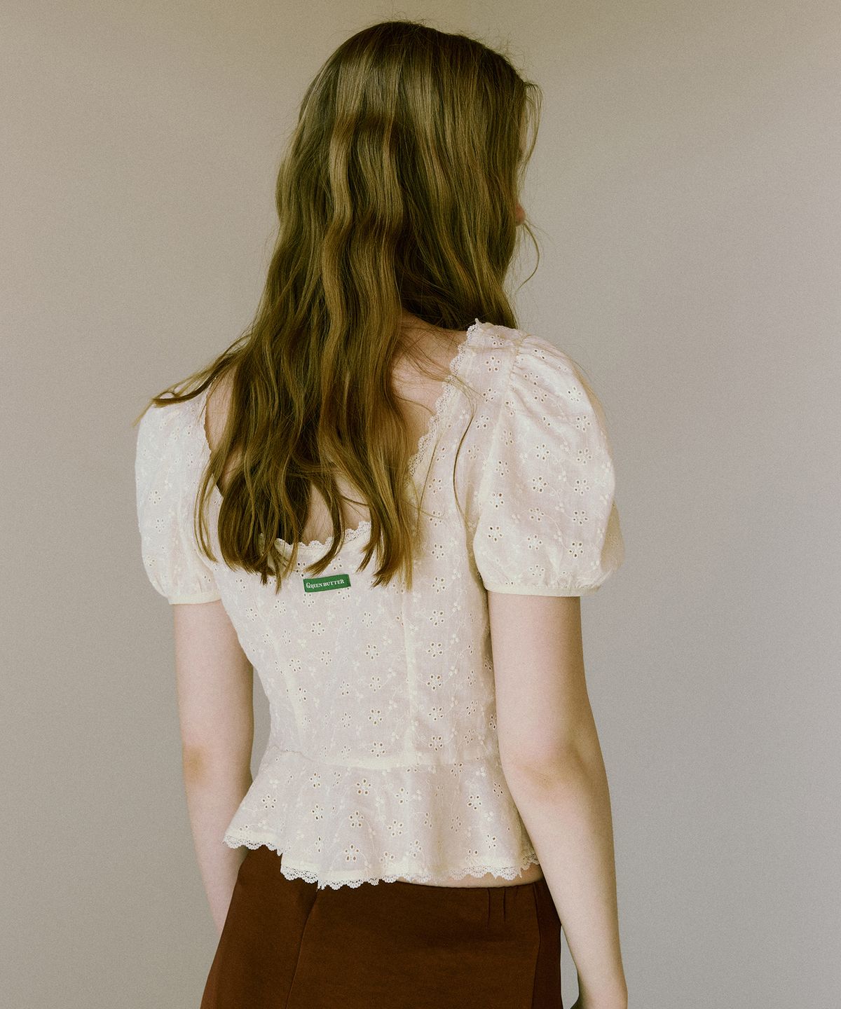 그린버터(GREENBUTTER) Punching Clear Ball Blouse (Beige)