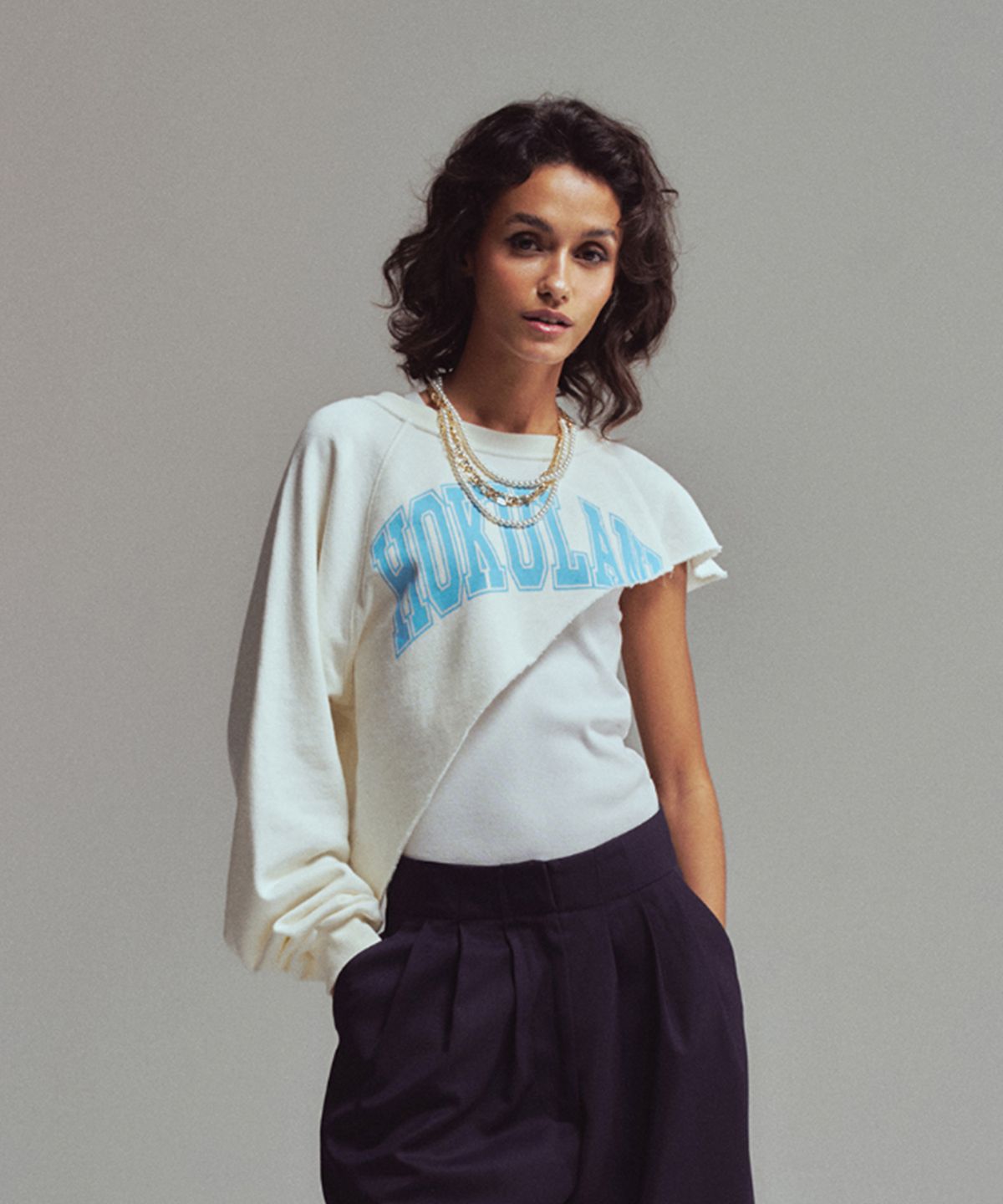 에르에르(ERER) [UN] Hokulani diagonal sweatshirt Ivory