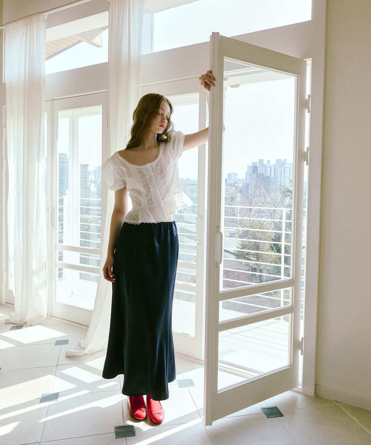 그린버터(GREENBUTTER) Punching Clear Ball Blouse (Ivory)