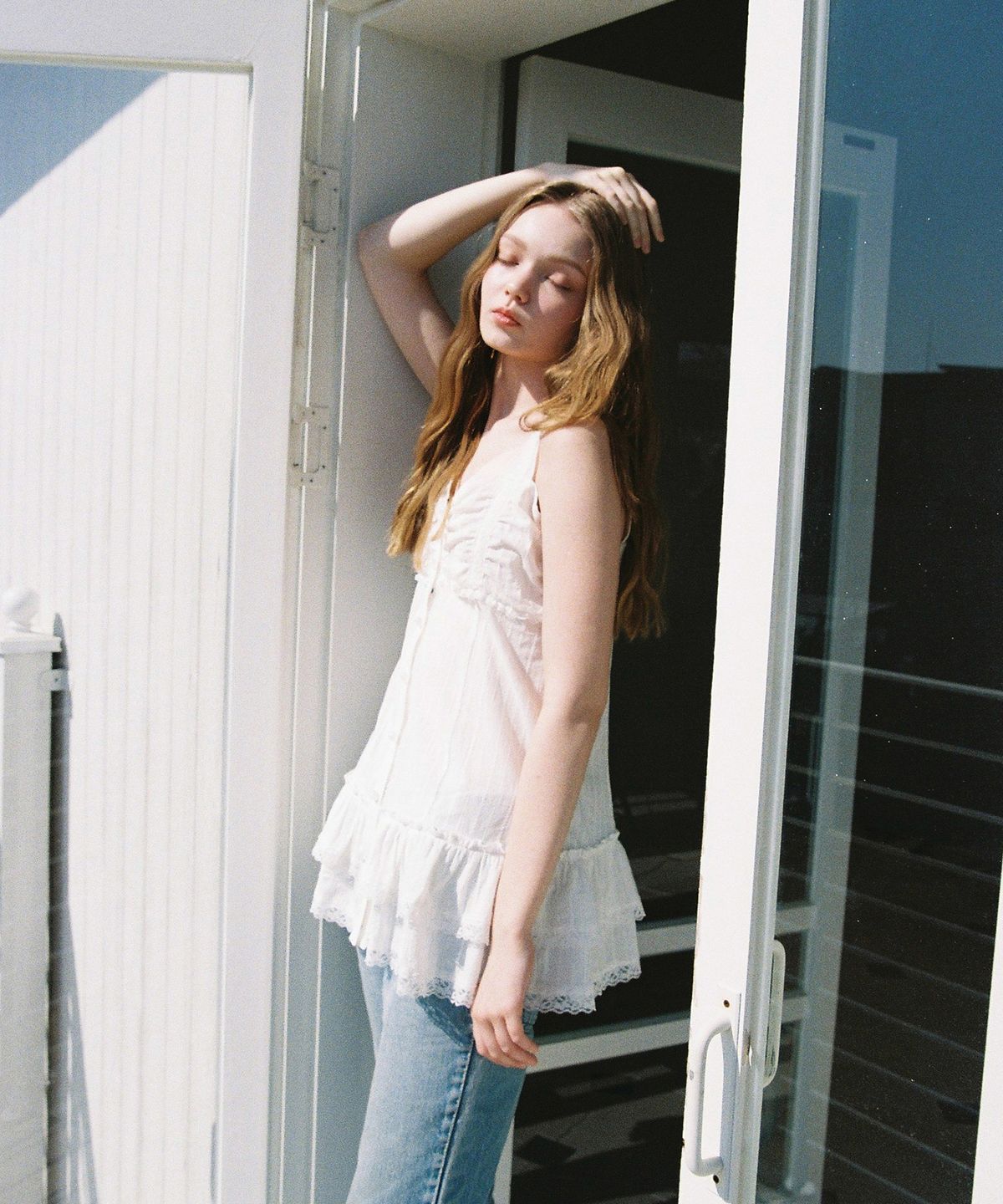 그린버터(GREENBUTTER) Lace Clear Ball Sleeveless (Ivory)