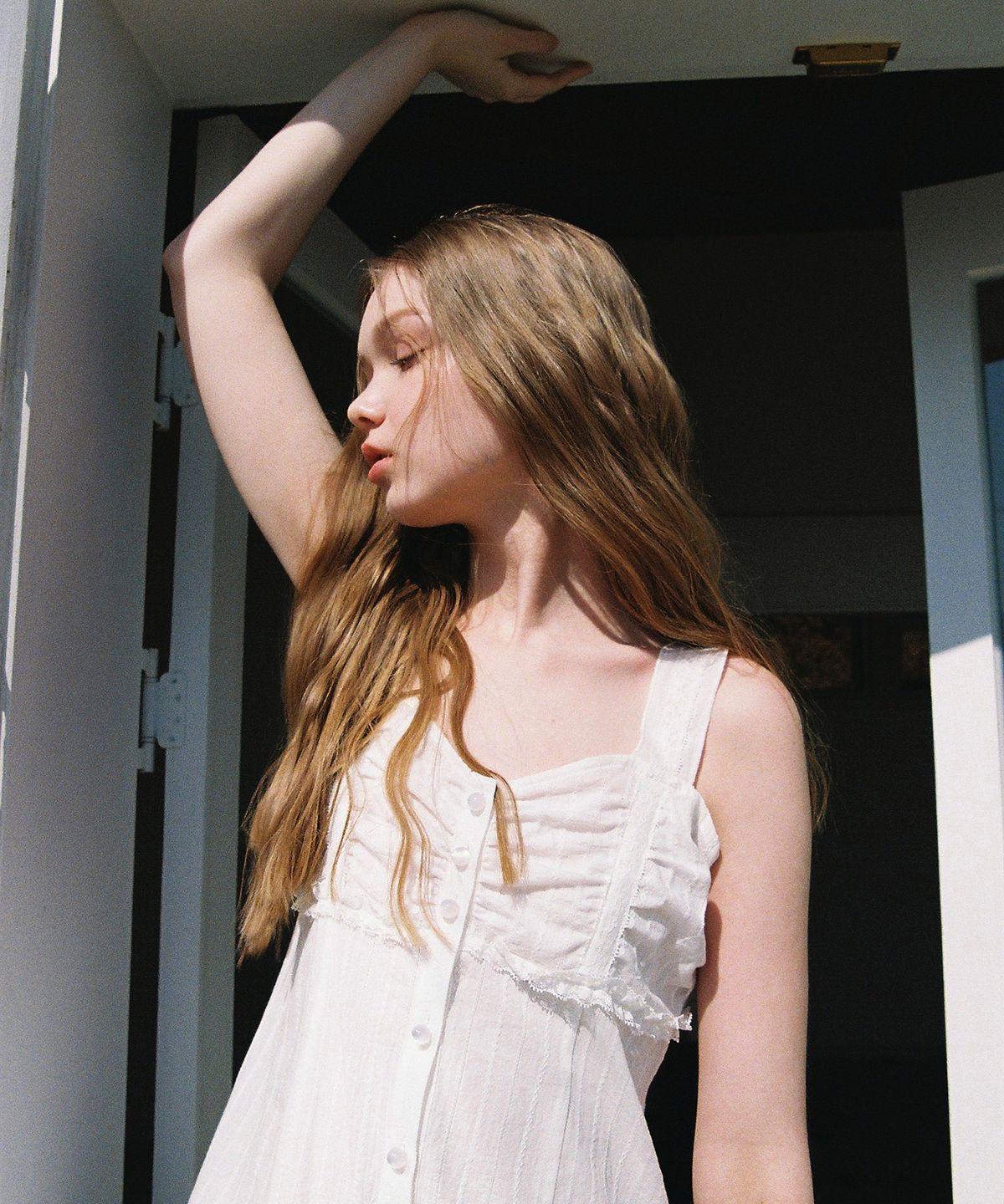 그린버터(GREENBUTTER) Lace Clear Ball Sleeveless (Ivory)
