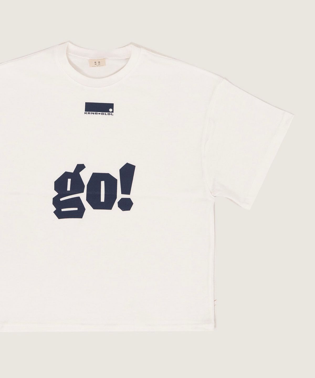 쿠르나르(KRNR) GO오버사이즈 시그니처 오버사이즈 그래픽 반팔티 화이트