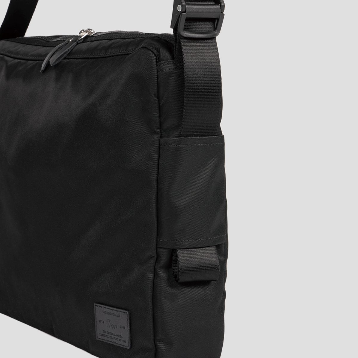 티알브이알(TRVR) Staple Easy Cross L Black