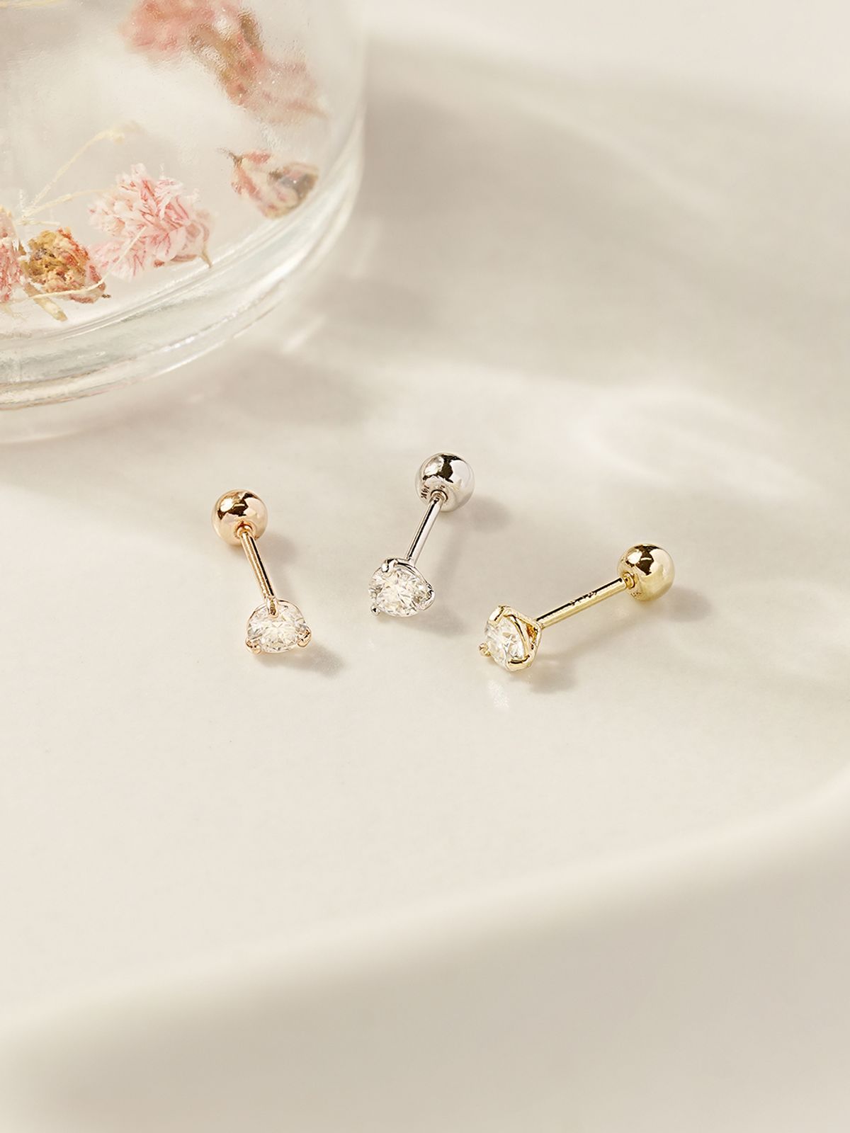 미니멀피어싱(MINIMALPIERCING) 14K 모이사나이트 다이아 미니 삼각 피어싱 귀걸이