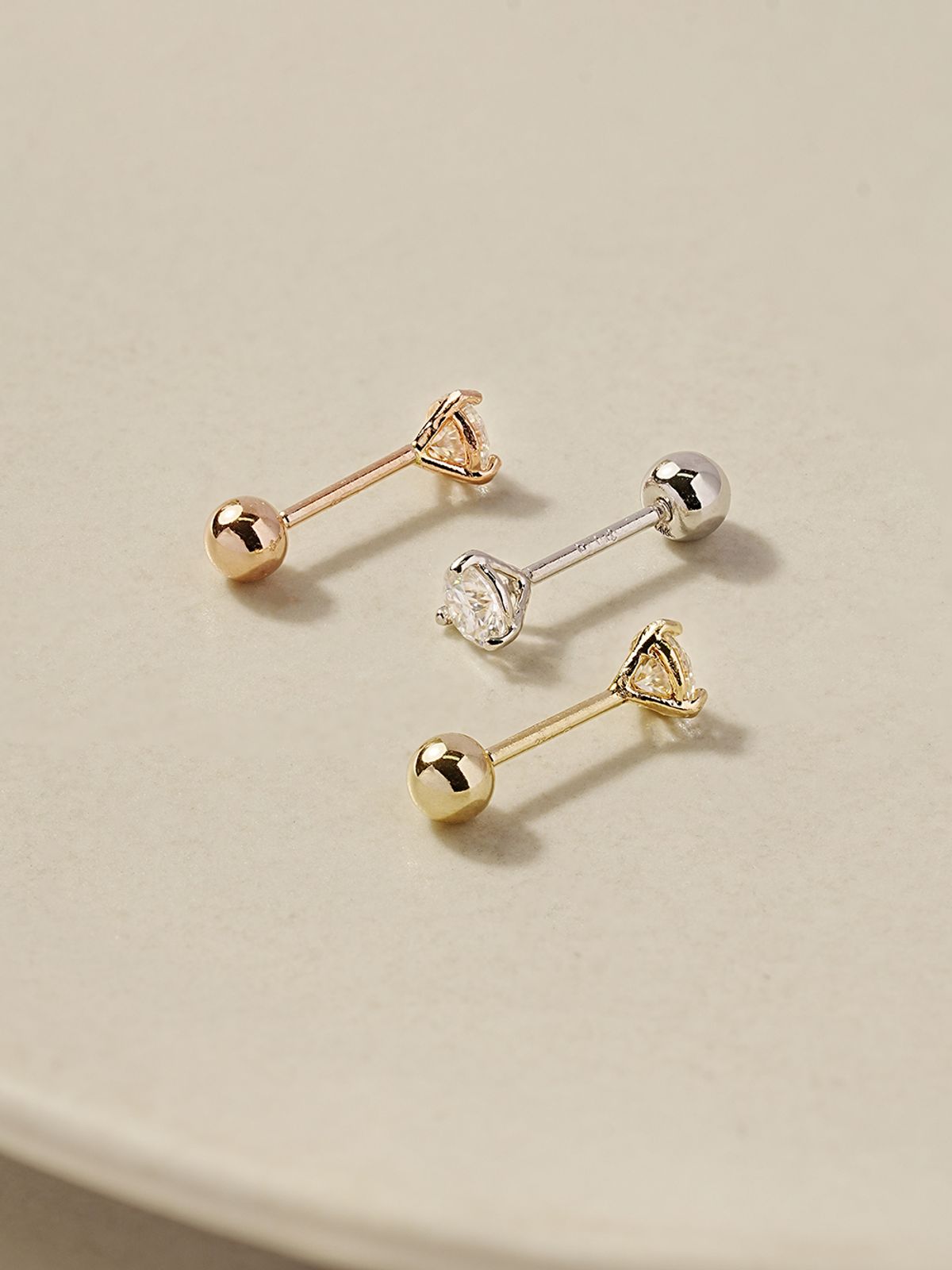 미니멀피어싱(MINIMALPIERCING) 14K 모이사나이트 다이아 미니 삼각 피어싱 귀걸이