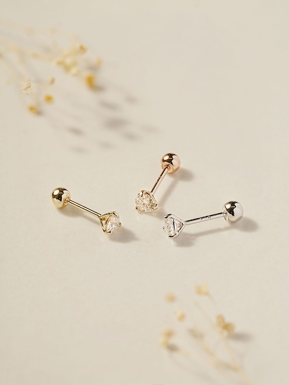미니멀피어싱(MINIMALPIERCING) 14K 모이사나이트 다이아 미니 삼각 피어싱 귀걸이