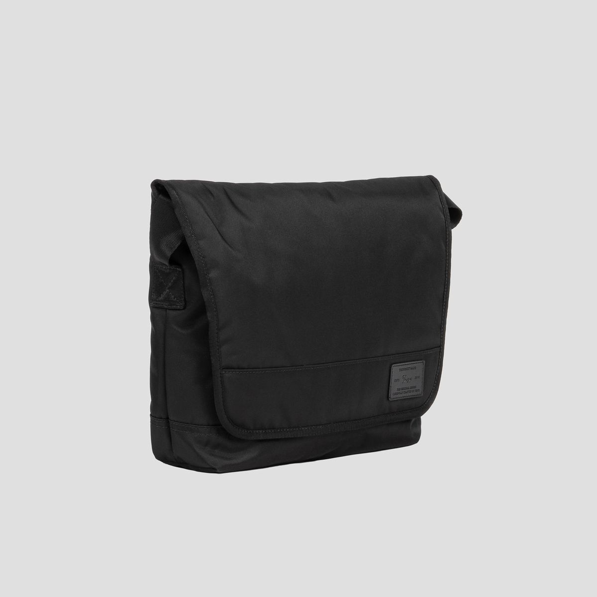 티알브이알(TRVR) Staple Messenger M Black