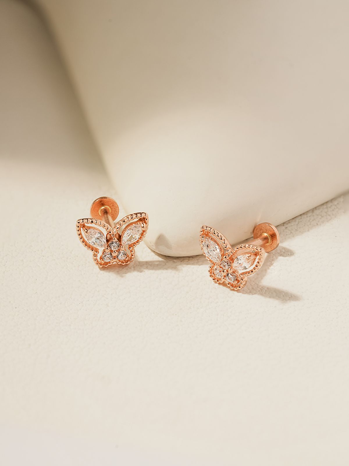 미니멀피어싱(MINIMALPIERCING) 14K 인터널 크리스탈 입체 나비 라블렛 피어싱