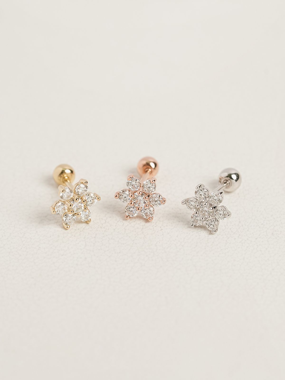 미니멀피어싱(MINIMALPIERCING) 14K 모이사나이트 다이아 러블리 플라워 피어싱 귀걸이
