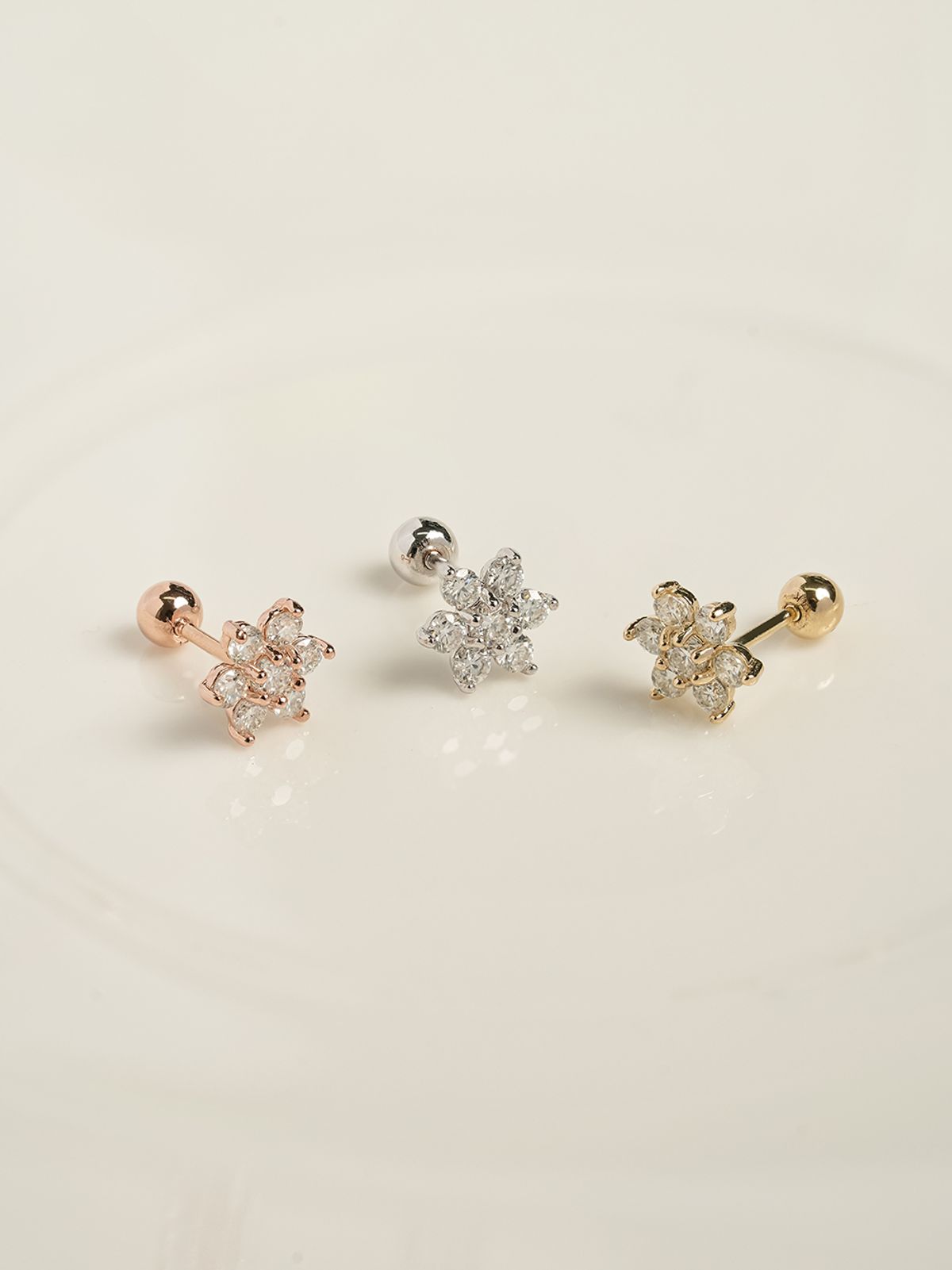 미니멀피어싱(MINIMALPIERCING) 14K 모이사나이트 다이아 러블리 플라워 피어싱 귀걸이