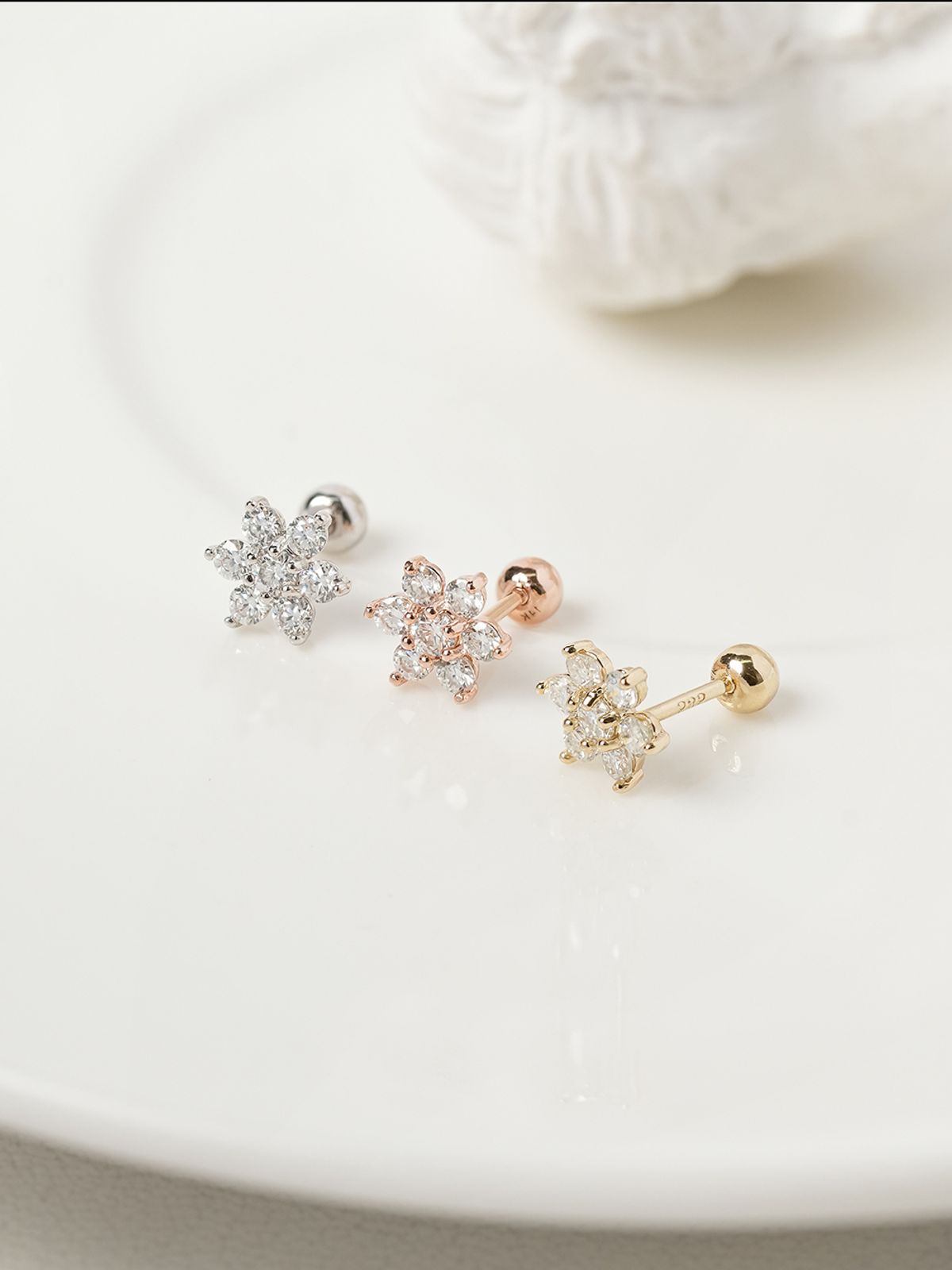미니멀피어싱(MINIMALPIERCING) 14K 모이사나이트 다이아 러블리 플라워 피어싱 귀걸이