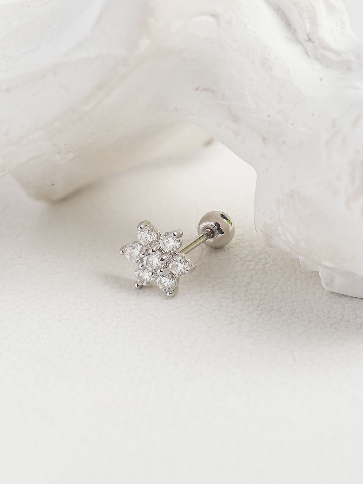미니멀피어싱(MINIMALPIERCING) 14K 모이사나이트 다이아 러블리 플라워 피어싱 귀걸이