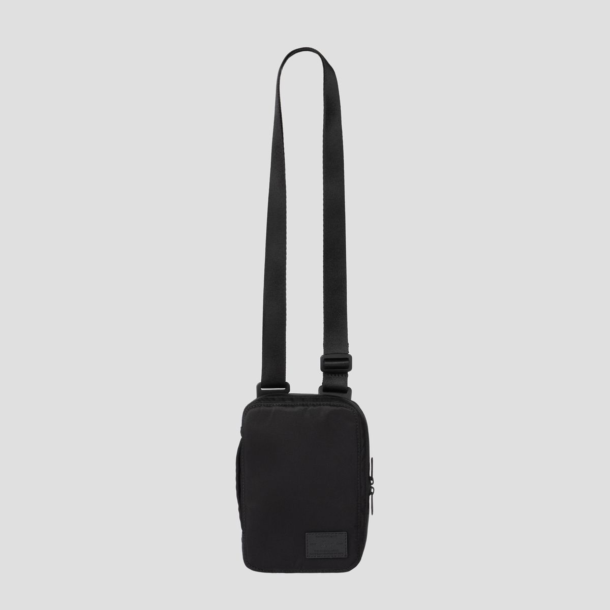 티알브이알(TRVR) Staple Passport Pouch Black