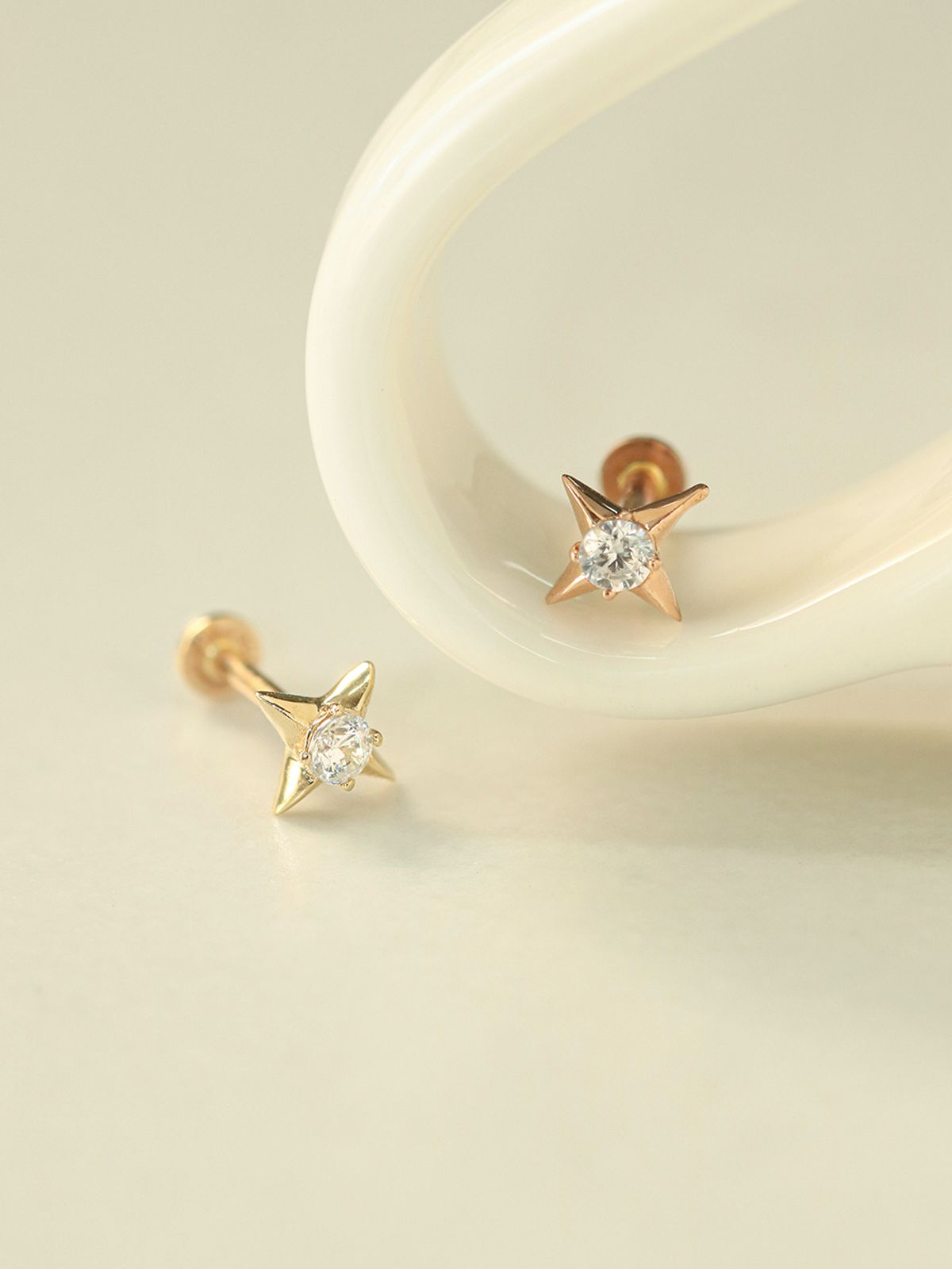 미니멀피어싱(MINIMALPIERCING) 14K 인터널 큐빅 스터드 라블렛 피어싱