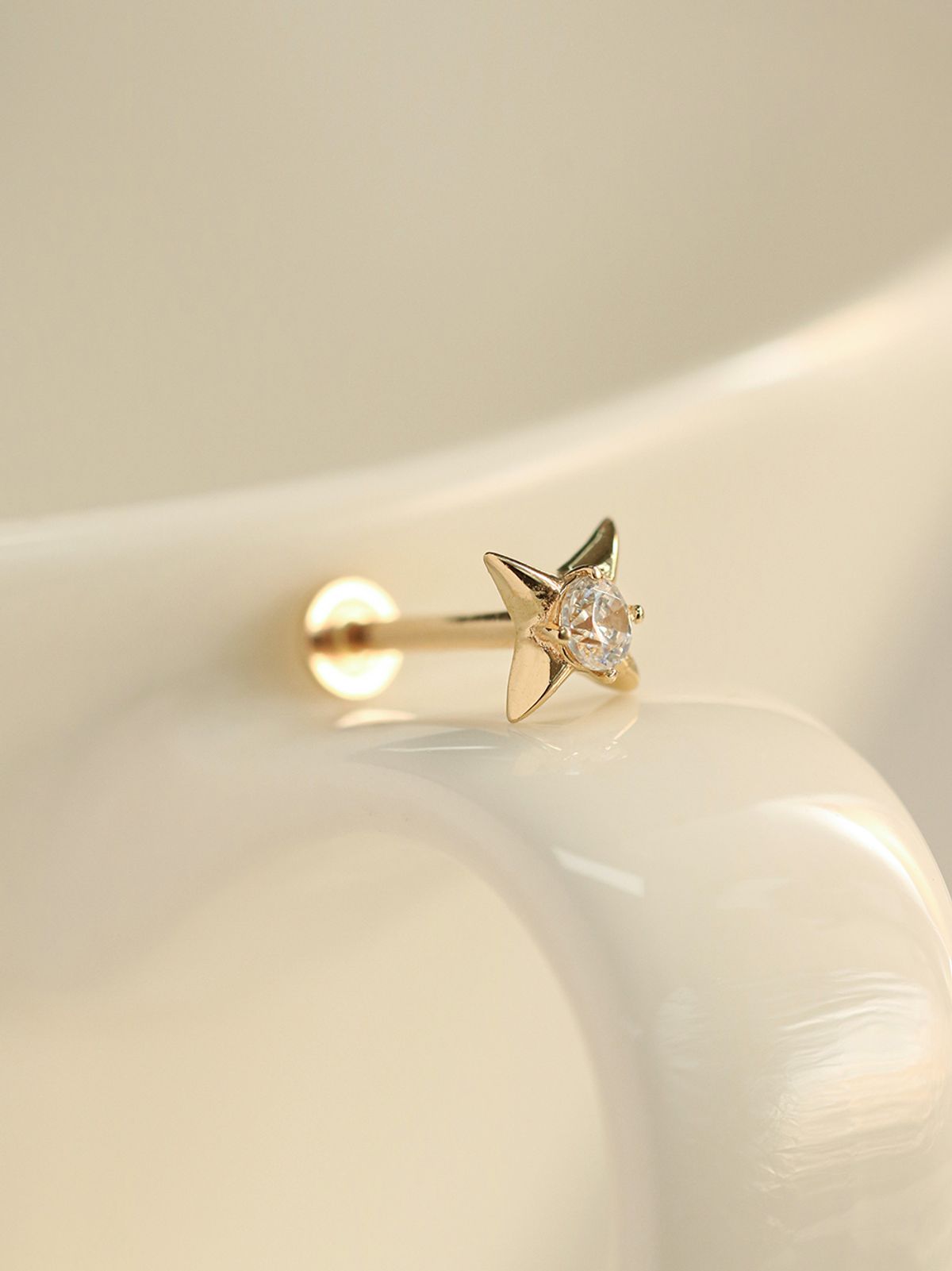 미니멀피어싱(MINIMALPIERCING) 14K 인터널 큐빅 스터드 라블렛 피어싱