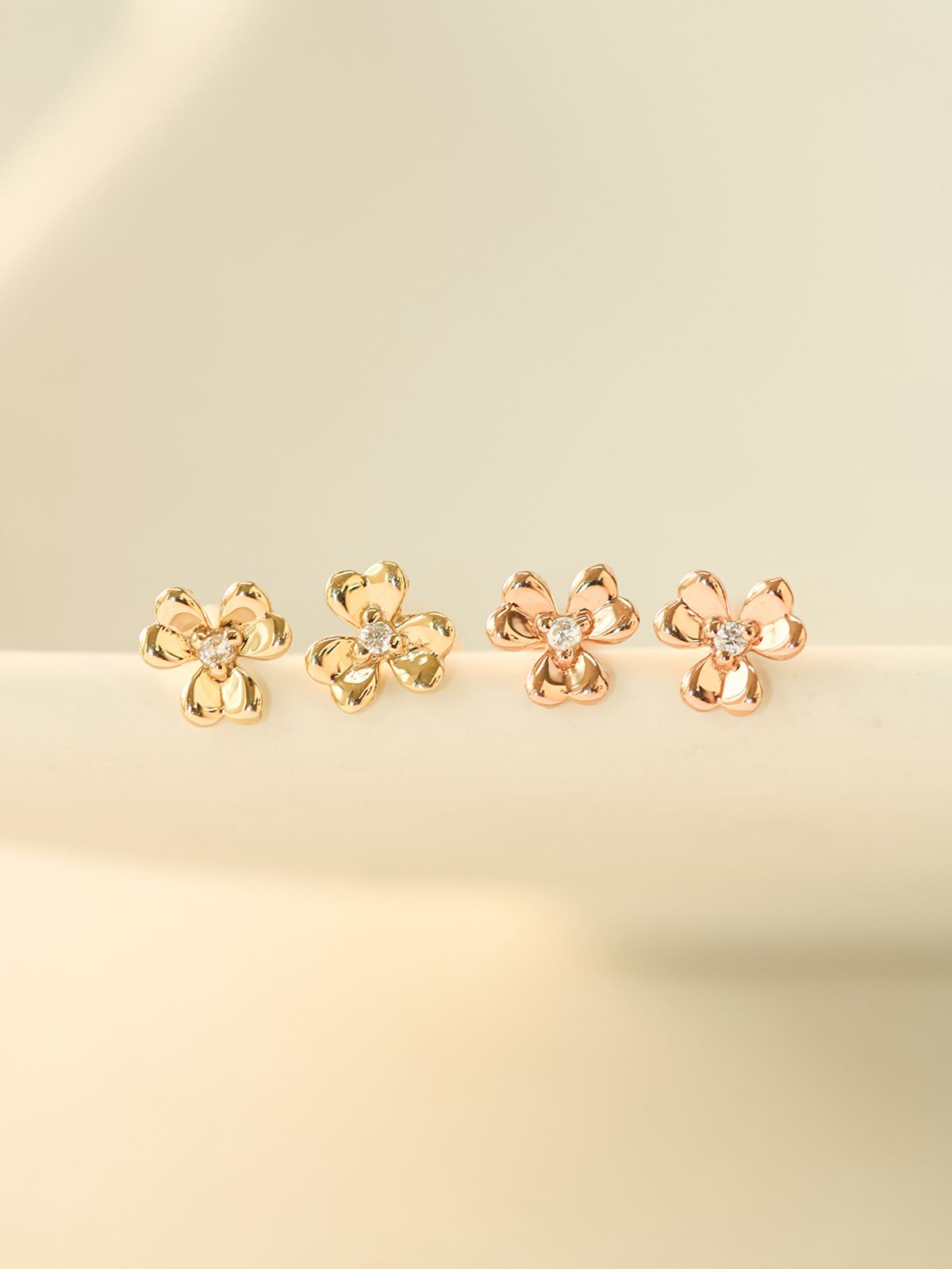 미니멀피어싱(MINIMALPIERCING) 14K 미니 세잎클로버 피어싱 귀걸이