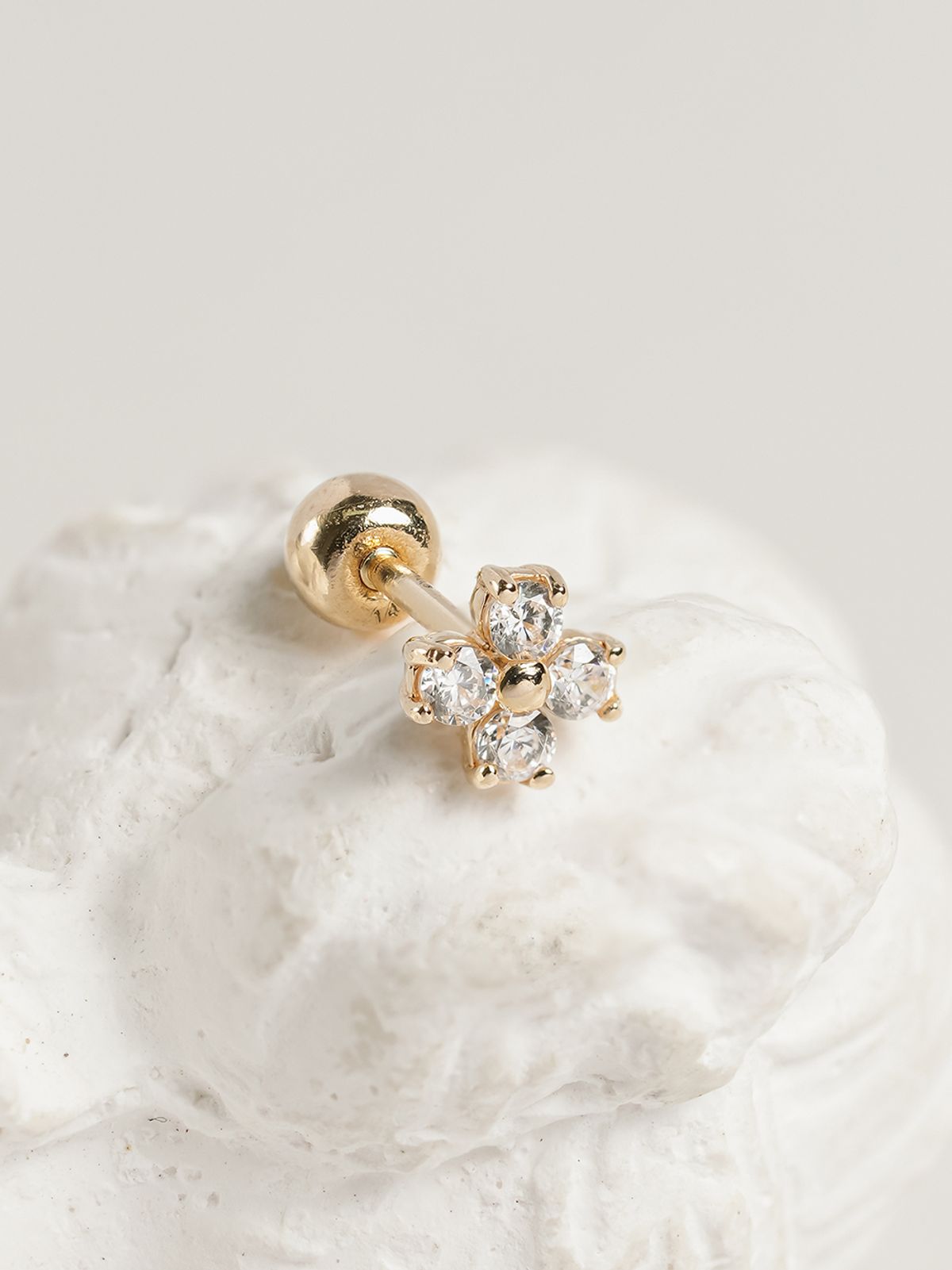 미니멀피어싱(MINIMALPIERCING) 14K 모이사나이트 다이아 네잎 꽃잎 피어싱 귀걸이