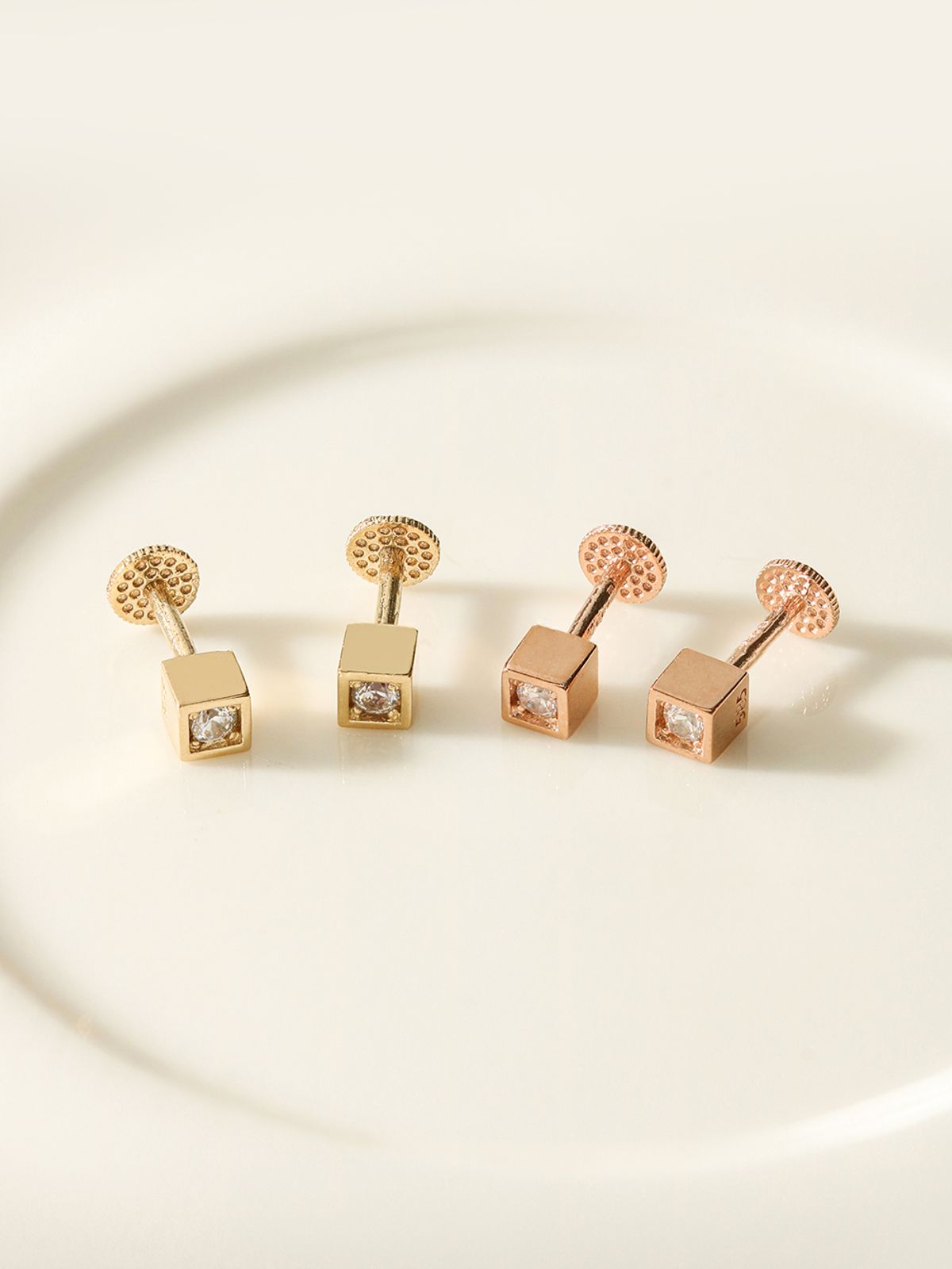 미니멀피어싱(MINIMALPIERCING) 14K 하이드 사각 큐빅 라블렛 피어싱
