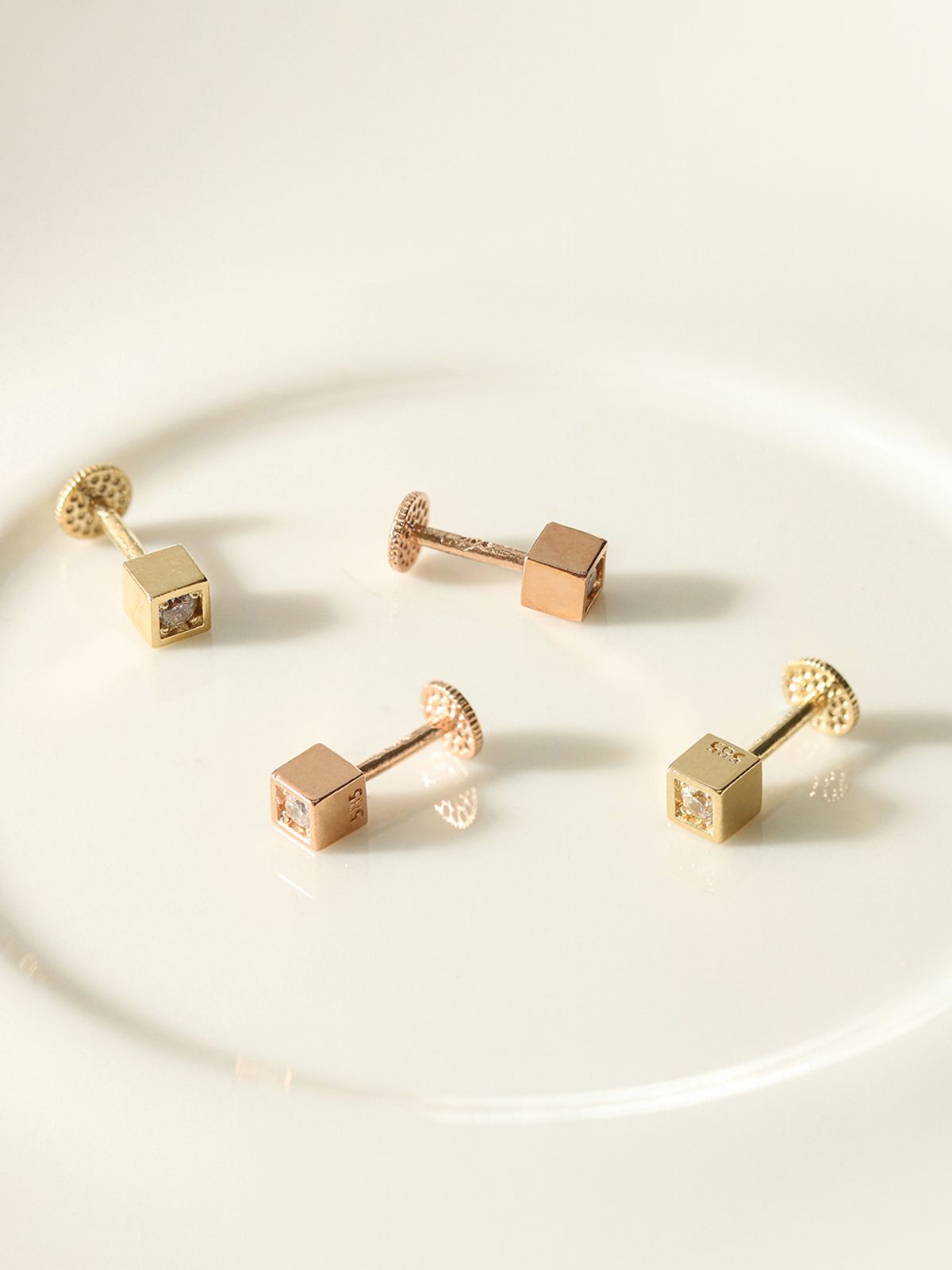 미니멀피어싱(MINIMALPIERCING) 14K 하이드 사각 큐빅 라블렛 피어싱