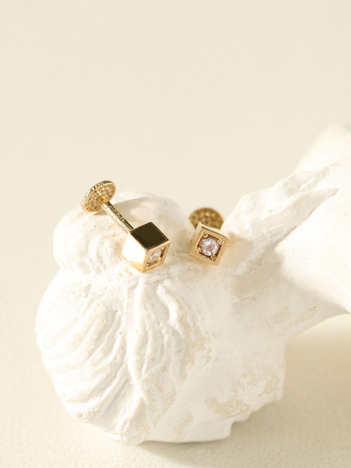 미니멀피어싱(MINIMALPIERCING) 14K 하이드 사각 큐빅 라블렛 피어싱