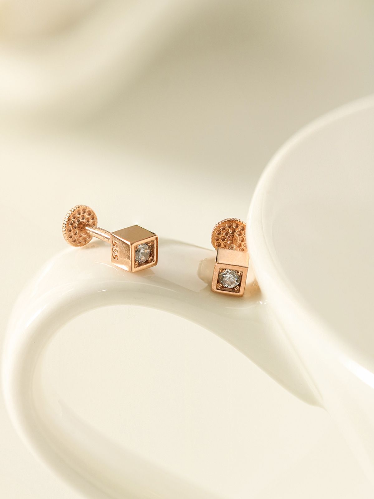 미니멀피어싱(MINIMALPIERCING) 14K 하이드 사각 큐빅 라블렛 피어싱