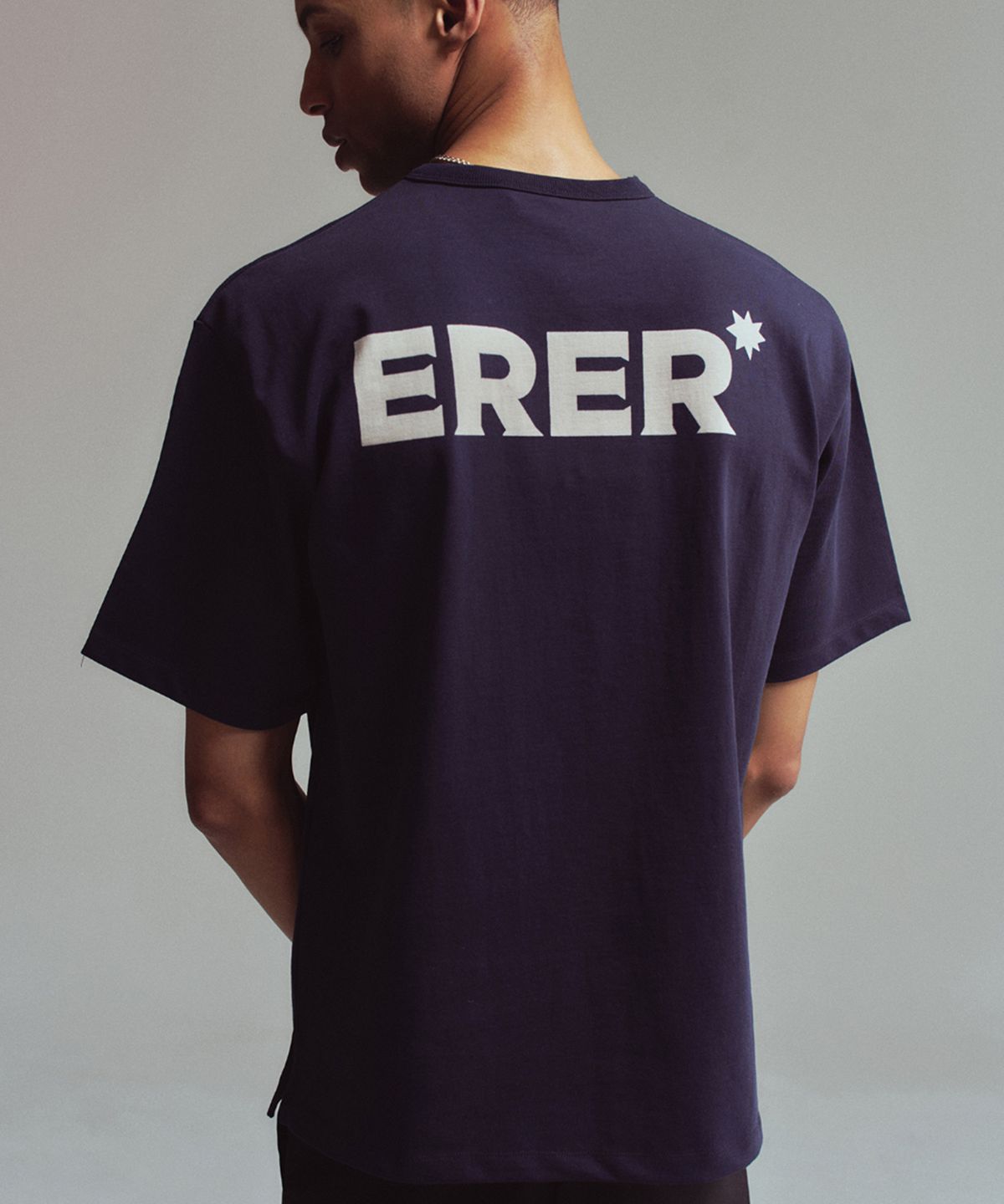 에르에르(ERER) [UN] Basic logo t-shirt Navy