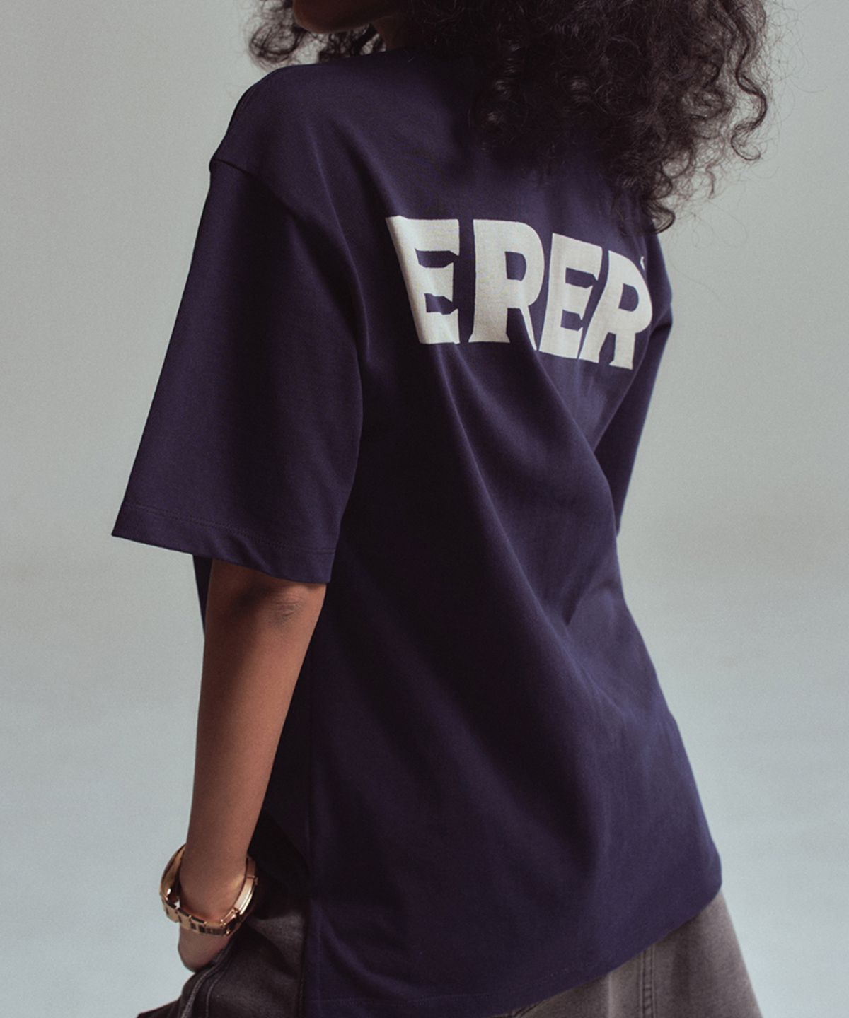 에르에르(ERER) [UN] Basic logo t-shirt Navy