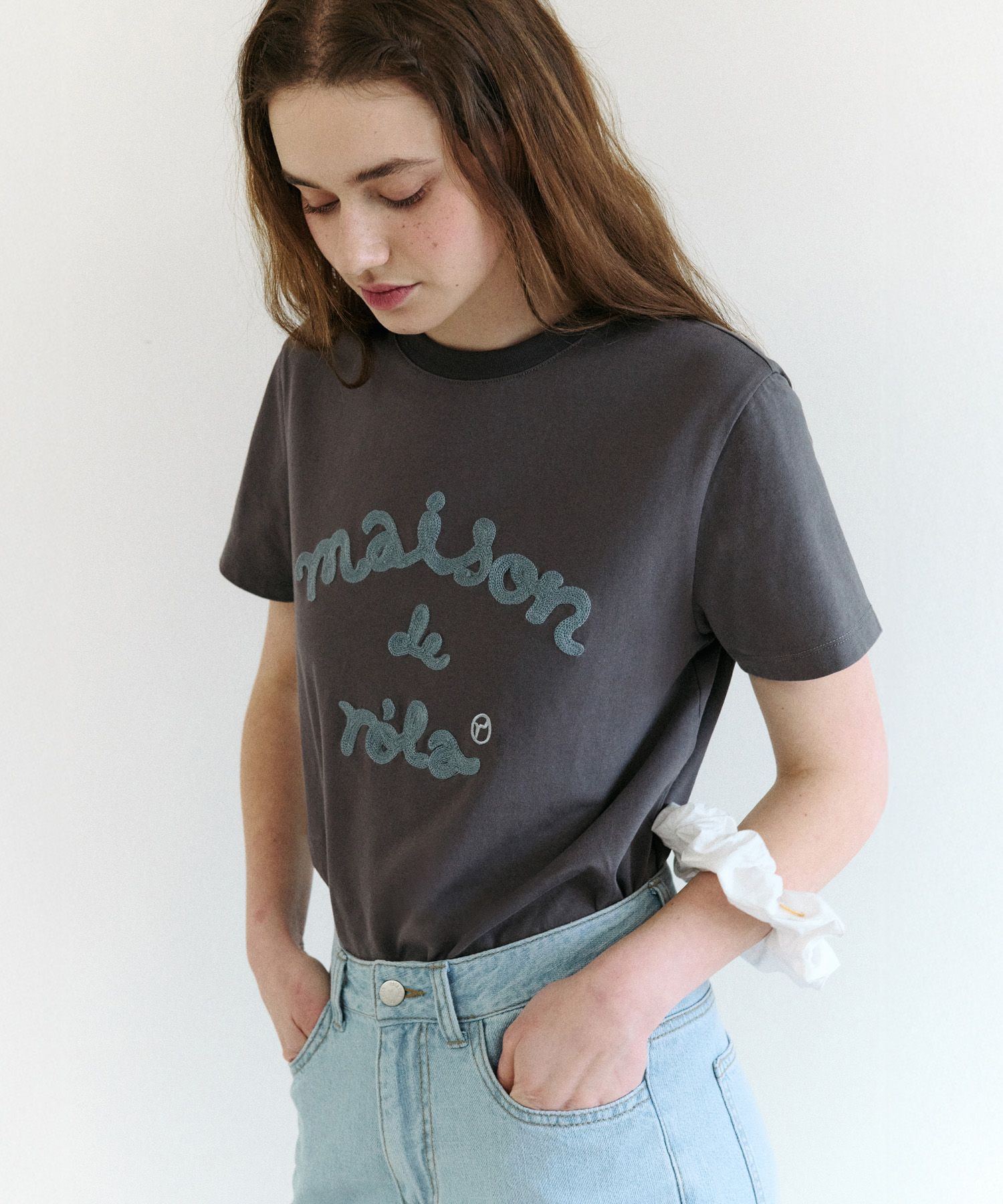 ★2025SS新作★ROLAROLA★NUBASIC STANDARD ROUND NECK T-SHIRT MUSINSA | ROLAROLA MAISON DE ROLA EMBROIDERY T-SHIRT CHARCOAL