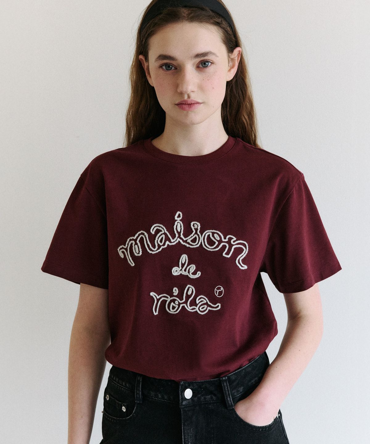 로라로라(ROLAROLA) MAISON DE ROLA OUTLINE T-SHIRT BURGUNDY