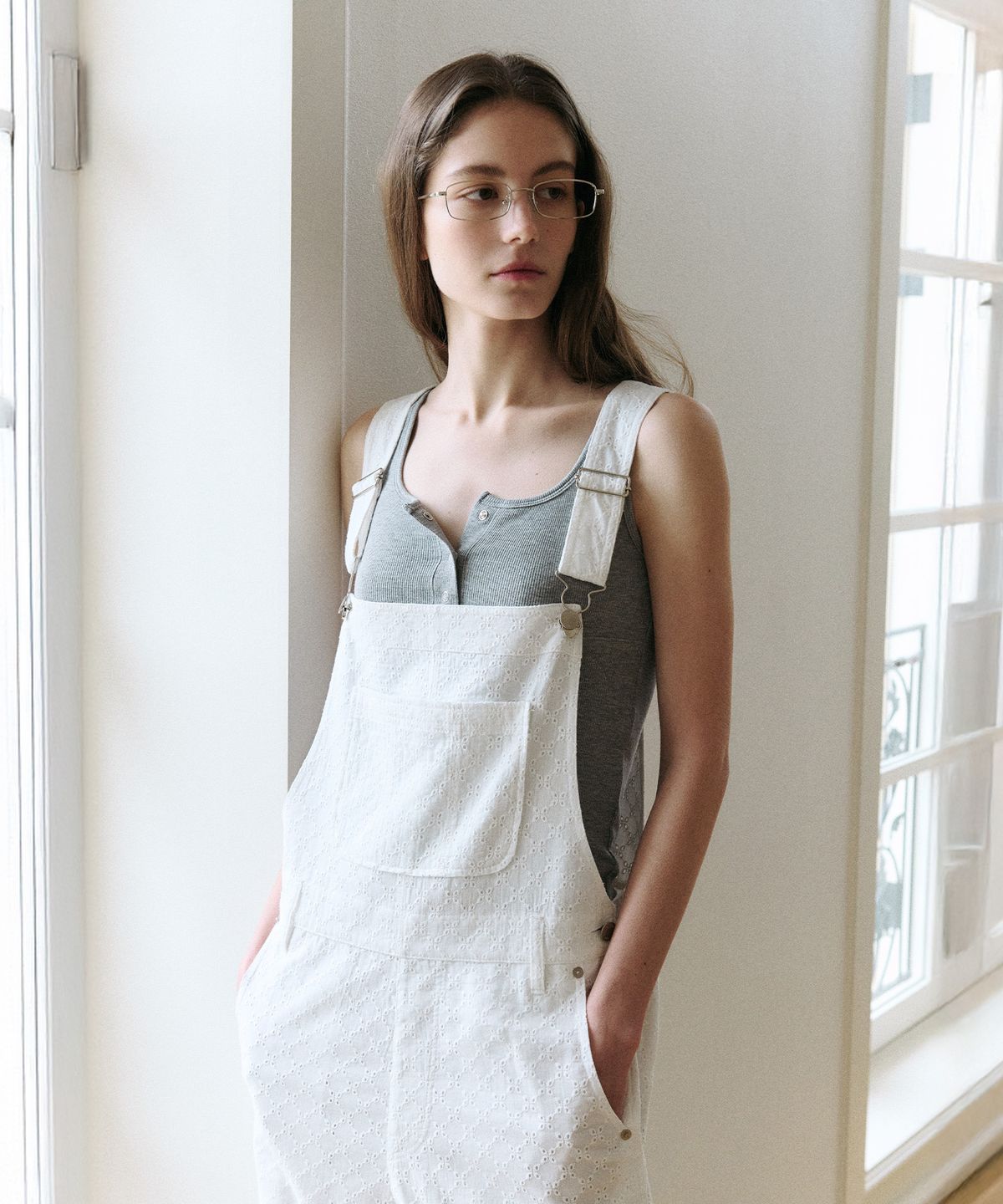 로라로라(ROLAROLA) EYELET SEMI WIDE OVERALL PANTS WHITE