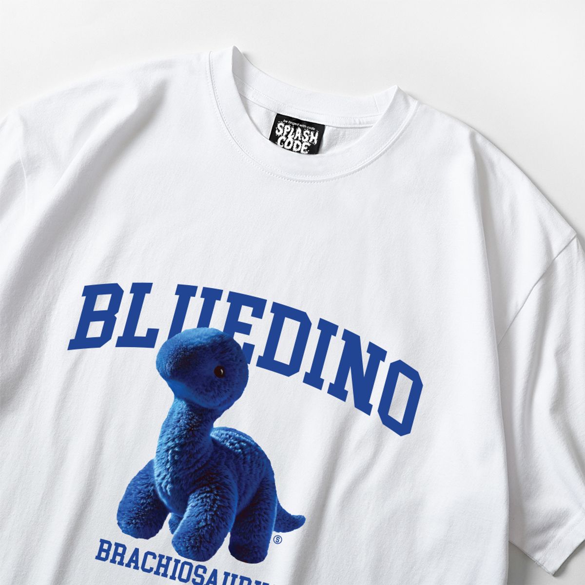 스플래시코드(SPLASHCODE) 반팔 티셔츠 화이트 - 블루 디노(Blue Dino)