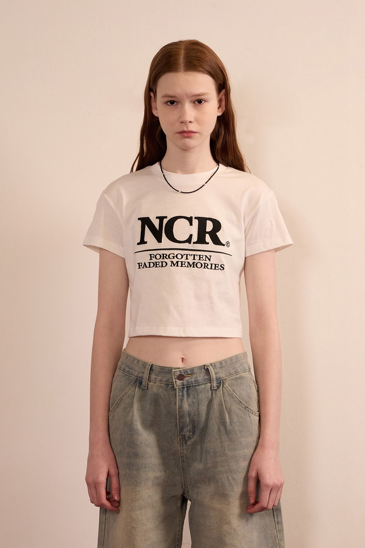 앤커버(NCOVER) NCR 시그니처 크롭 반팔 티셔츠 2컬러
