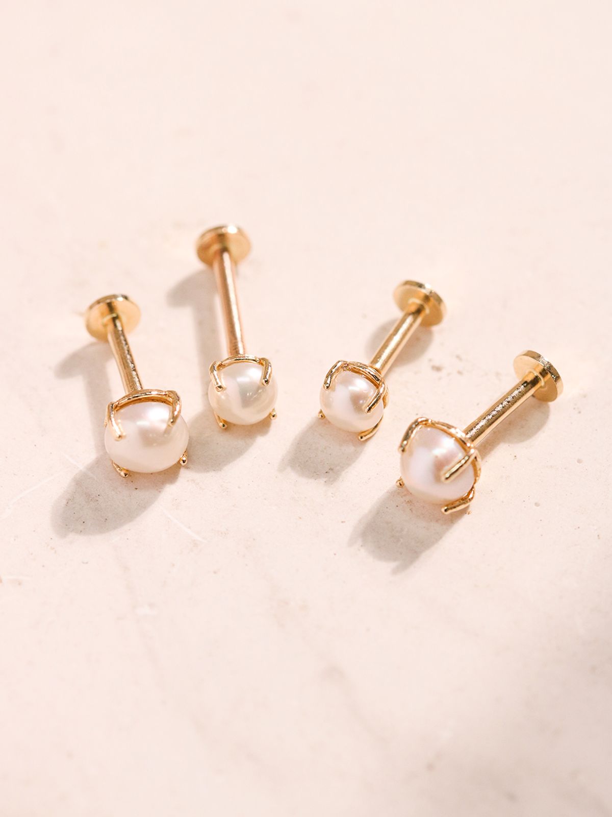 미니멀피어싱(MINIMALPIERCING) 14K 인터널 네발 납작 담수진주 라블렛 피어싱