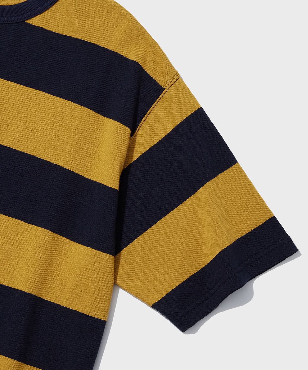 아웃스탠딩(OUTSTANDING) BORDER TEE_NAVY/MUSTARD