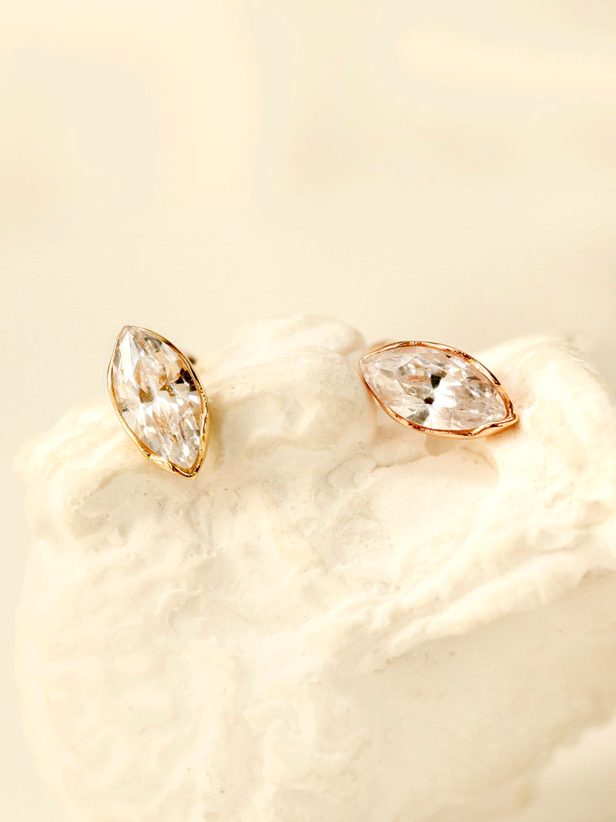 미니멀피어싱(MINIMALPIERCING) 14K 포인트 보트 큐빅 피어싱 귀걸이