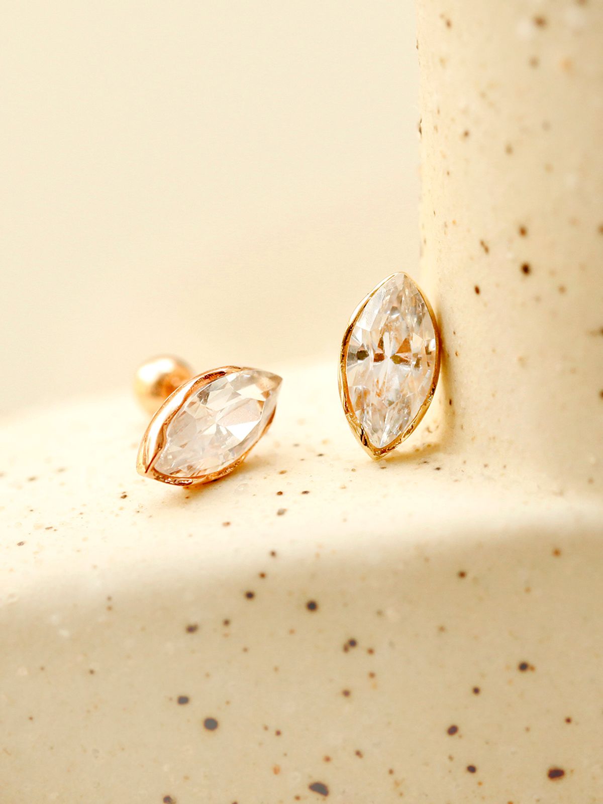 미니멀피어싱(MINIMALPIERCING) 14K 포인트 보트 큐빅 피어싱 귀걸이