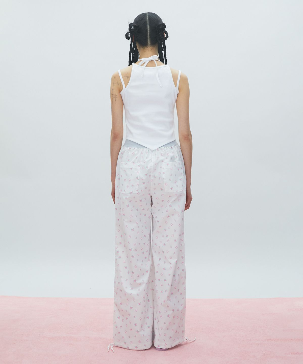 라라폭스(LALAFOX) FLOWER PRINT WIDE TRACK PANTS 나일론 트랙 팬츠 WHITE BR2WP001