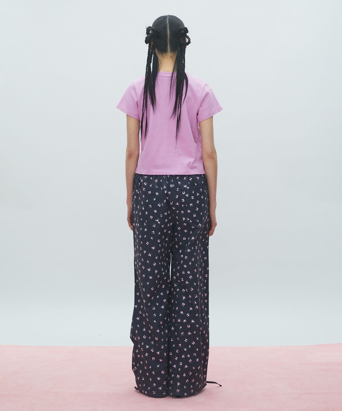라라폭스(LALAFOX) FLOWER PRINT WIDE TRACK PANTS 나일론 트랙 팬츠 CHARCOAL BR2WP002