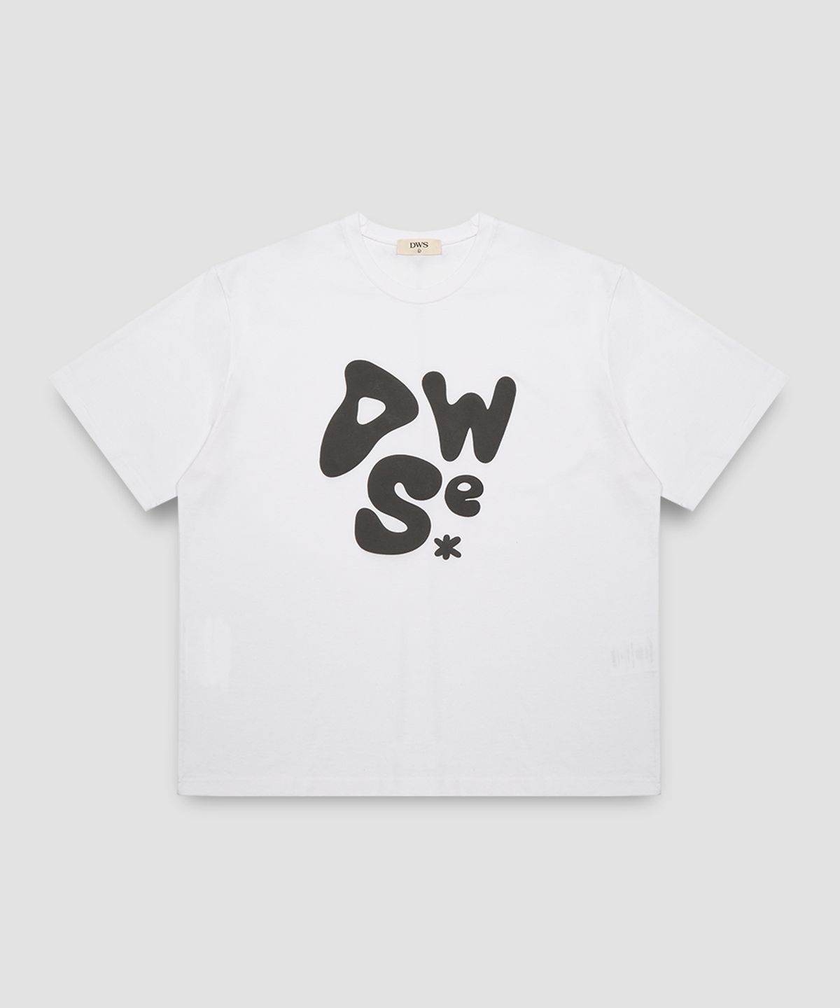 디더블유에스이(DWSE) 라운드 로고 티셔츠(화이트)