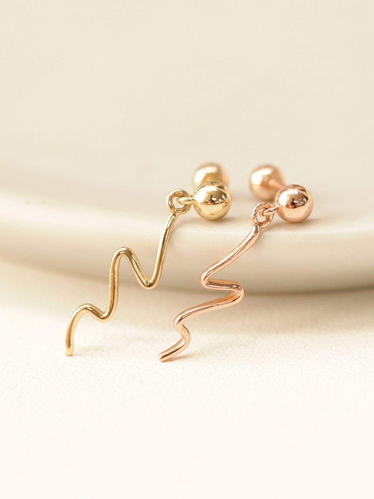 미니멀피어싱(MINIMALPIERCING) 14K 웨이브 드롭 볼 피어싱 귀걸이