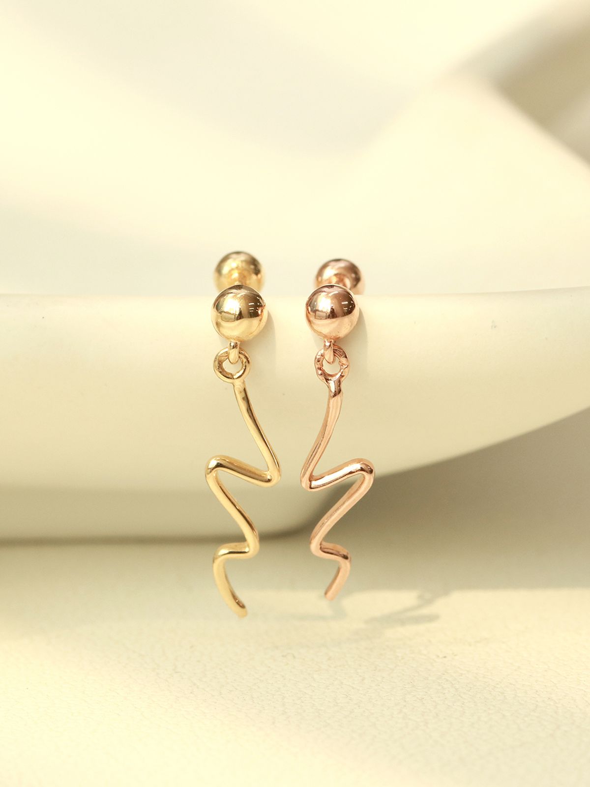 미니멀피어싱(MINIMALPIERCING) 14K 웨이브 드롭 볼 피어싱 귀걸이