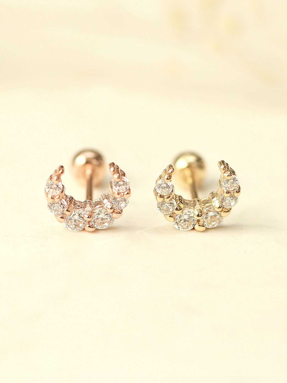 미니멀피어싱(MINIMALPIERCING) 14K 크리스탈 초승달 피어싱 귀걸이