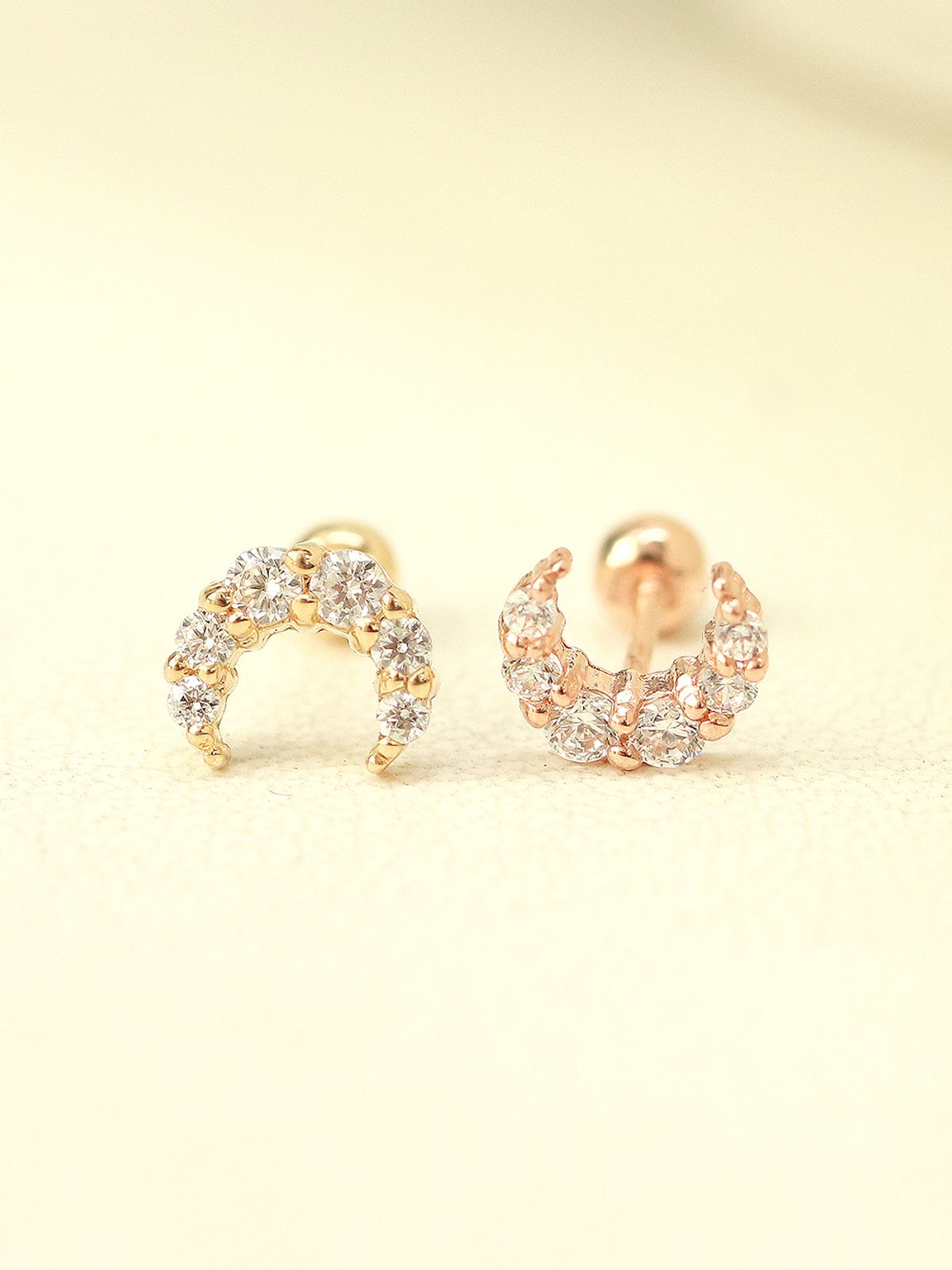 미니멀피어싱(MINIMALPIERCING) 14K 크리스탈 초승달 피어싱 귀걸이