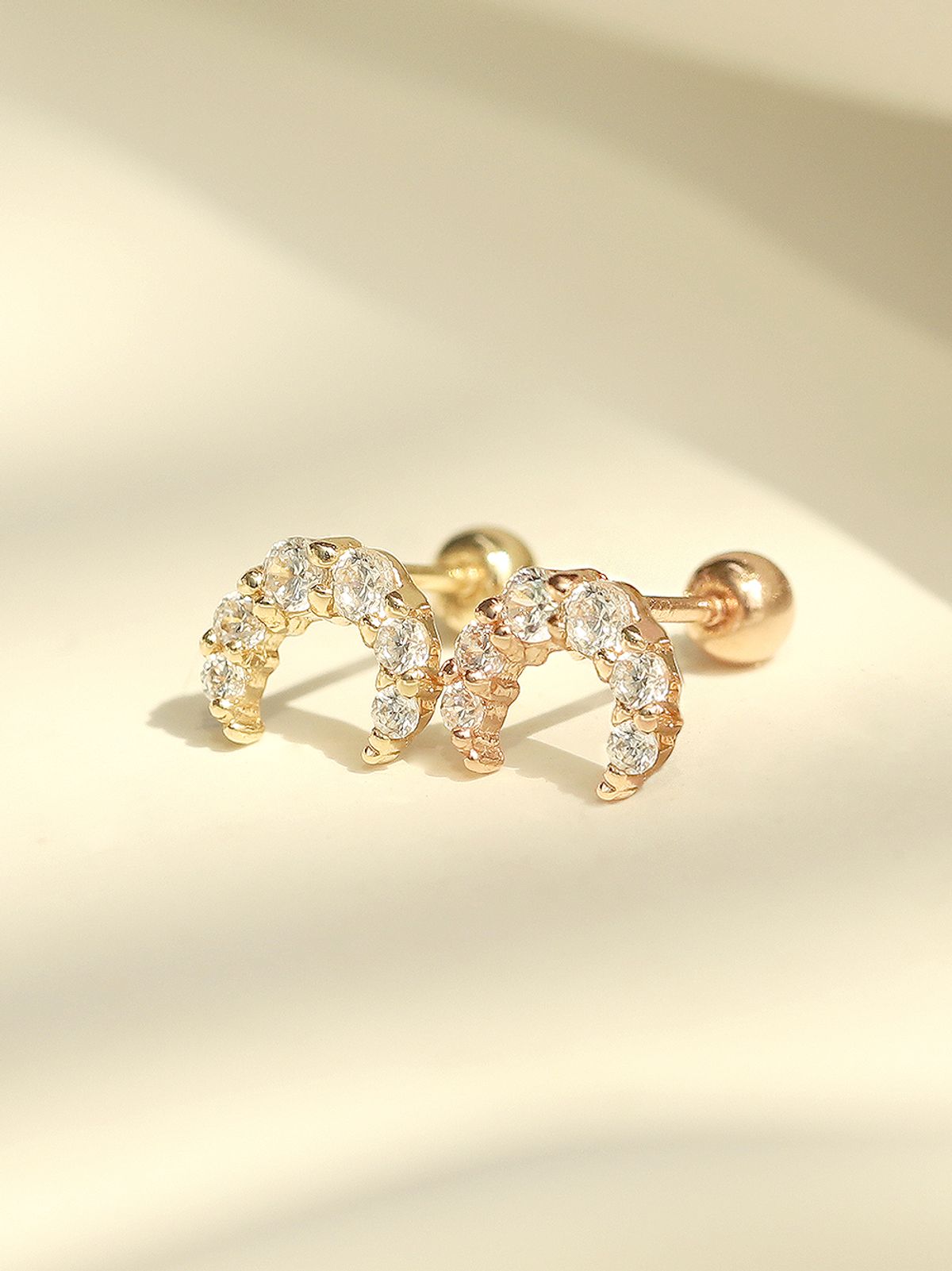 미니멀피어싱(MINIMALPIERCING) 14K 크리스탈 초승달 피어싱 귀걸이