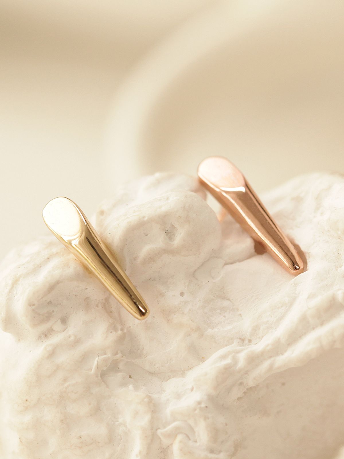 미니멀피어싱(MINIMALPIERCING) 14K 볼륨 스틱 피어싱 귀걸이