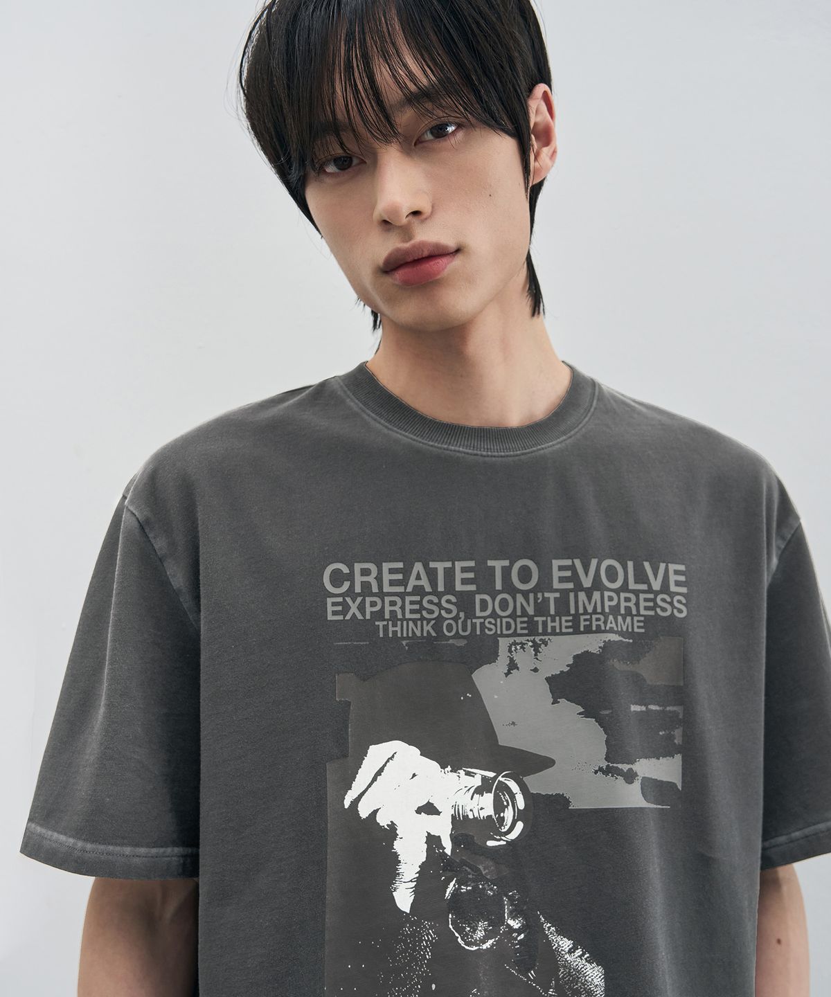 드로우핏(DRAW FIT) 프레이밍 피그먼트 티셔츠 [CHARCOAL]