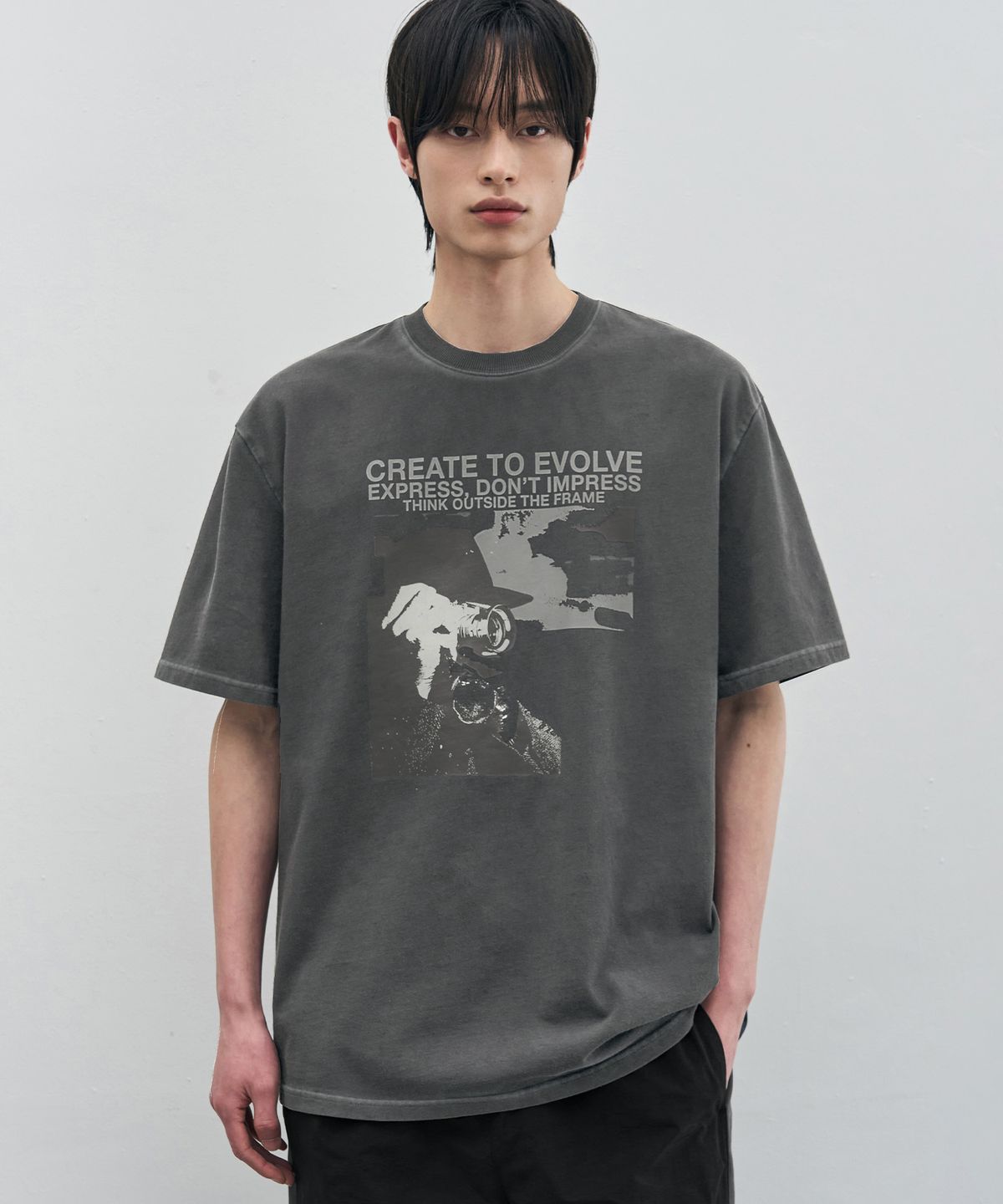 드로우핏(DRAW FIT) 프레이밍 피그먼트 티셔츠 [CHARCOAL]