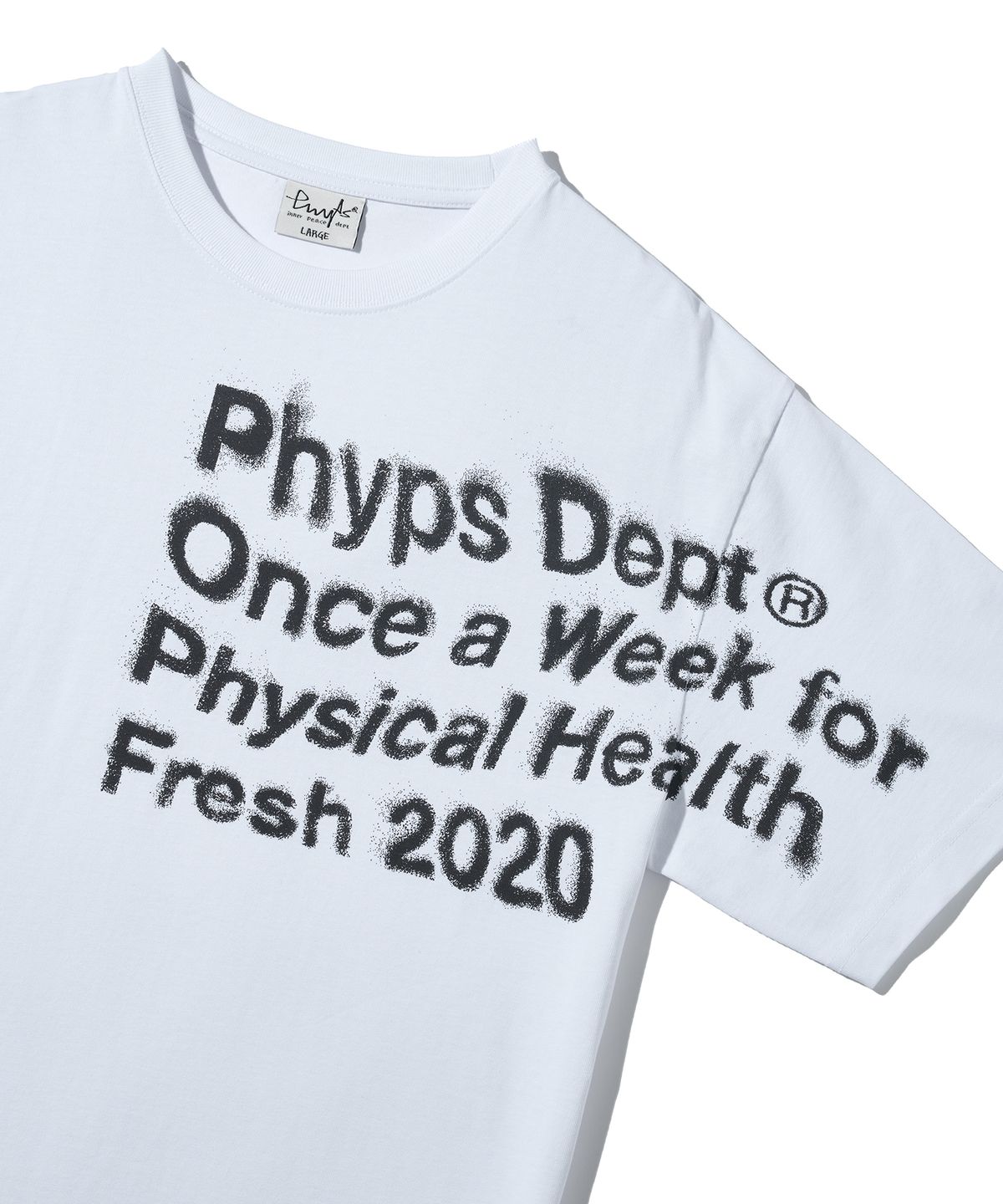 피지컬 디파트먼트(PHYSICAL DEPARTMENT) 오버 타이포 스프레이 반팔티셔츠_화이트